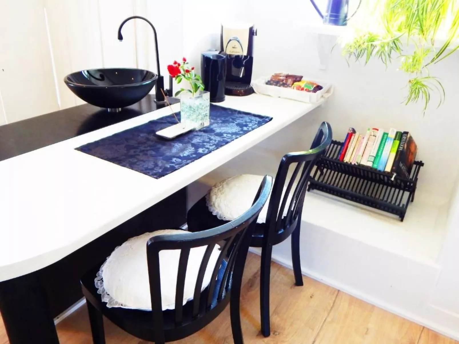 Black & White-Binnen