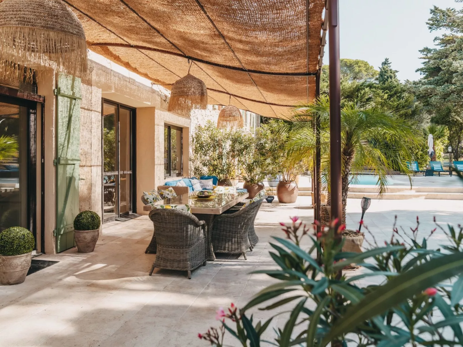 Charmante Ferienwohnung mit Terrasse und Pool-Buiten