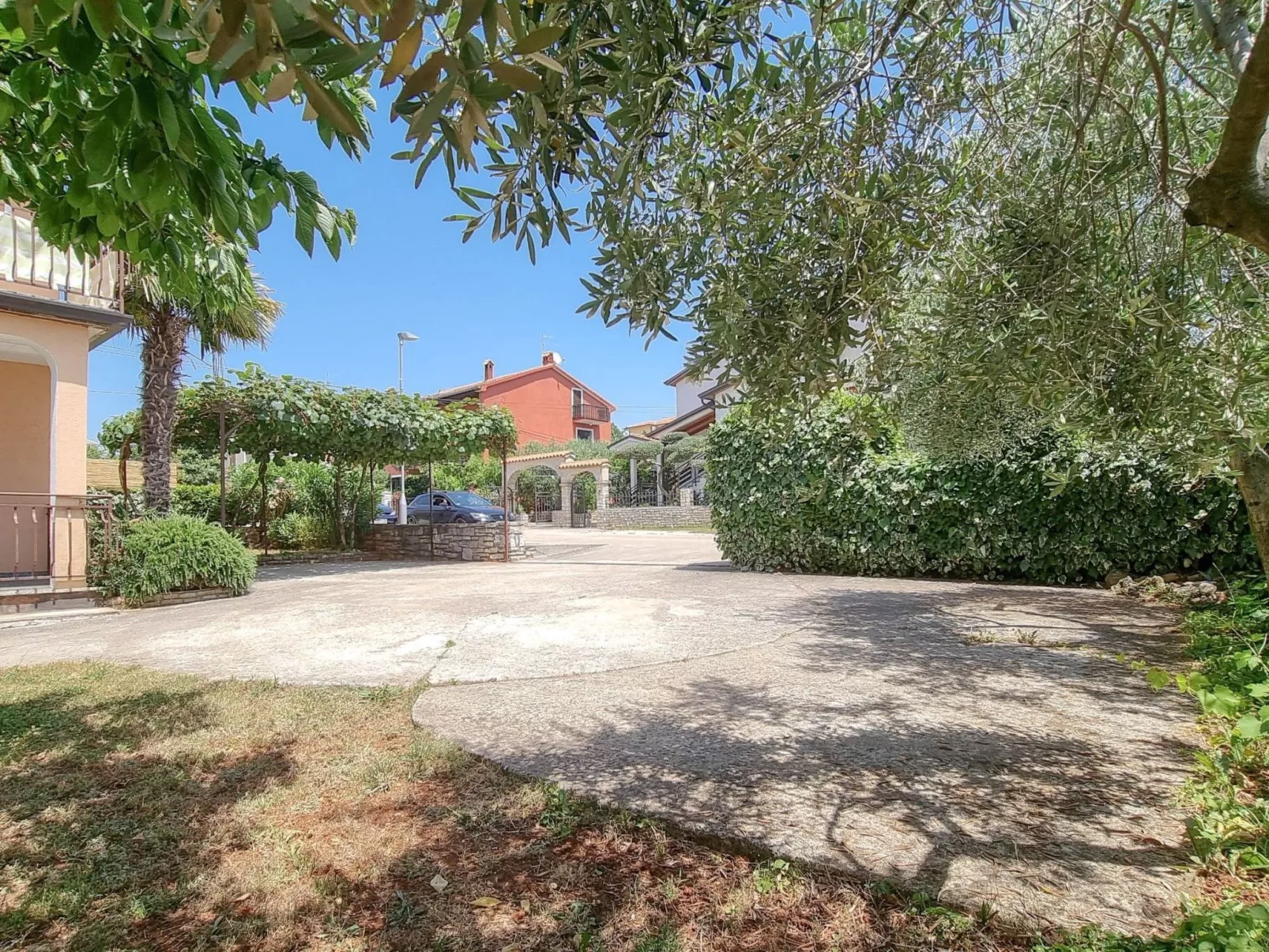 "Nina" mit Blick auf das Wasser-Buiten