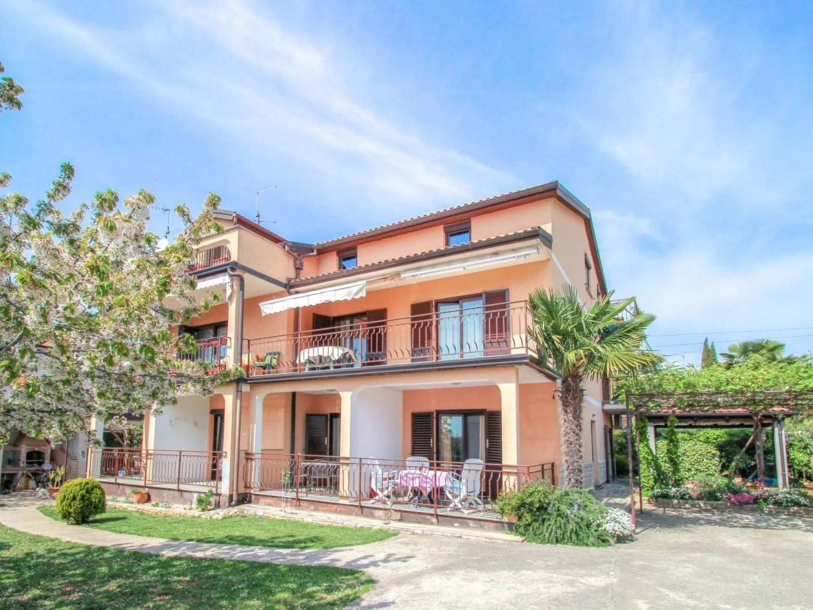 Wohnung "Maria 2" mit Terrasse-Buiten