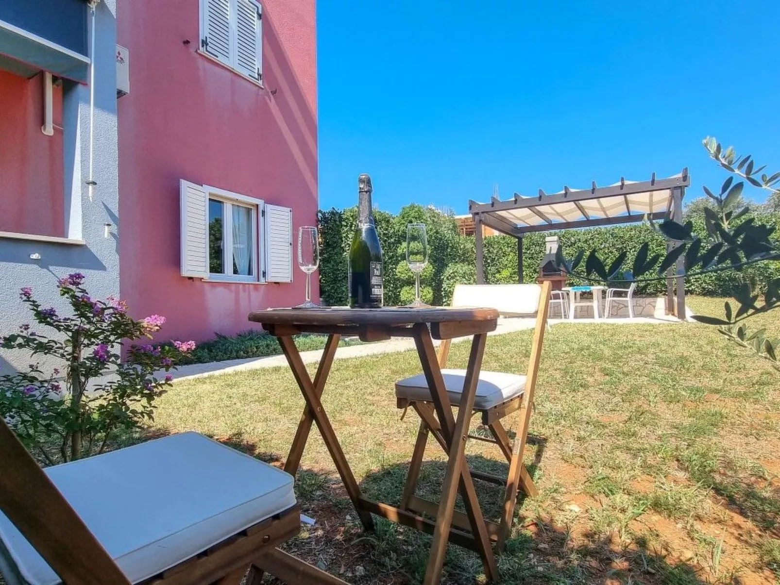 "Lea" mit Terrasse-Buiten