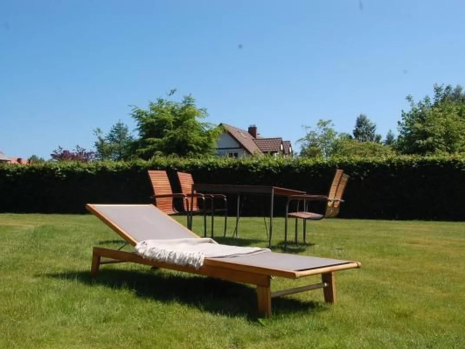 Mit Schwimmbad-Buiten