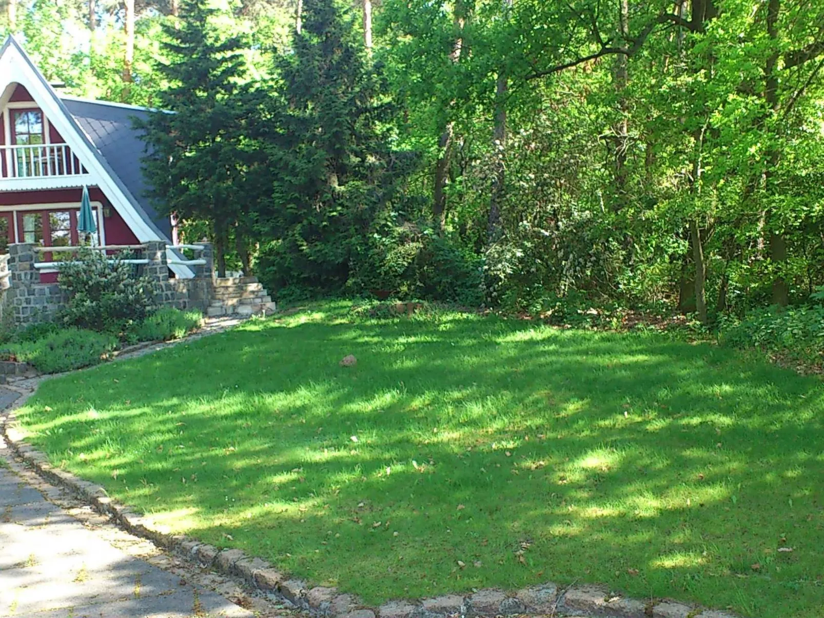 In ruhiger Lage am Waldrand mit Terrasse und großem Grundstück-Buiten