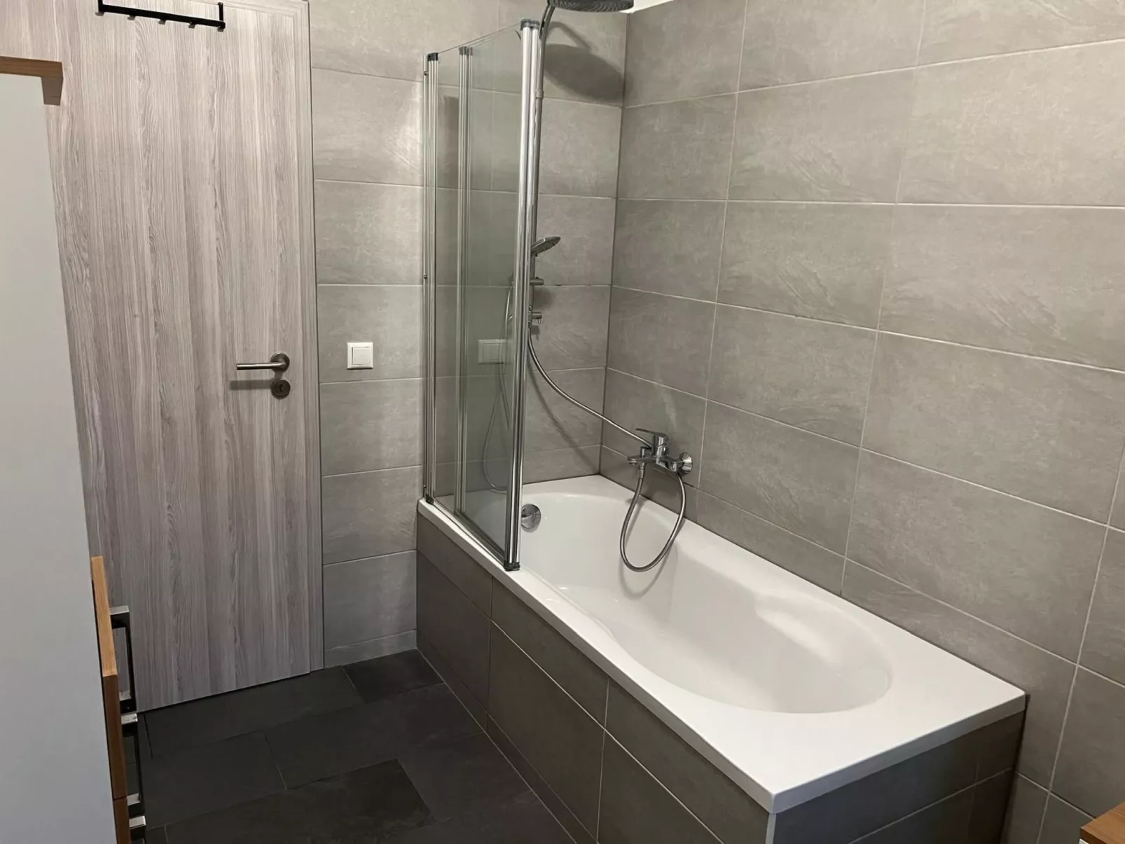 Große, möblierte Wohnung mit Garten-Binnen