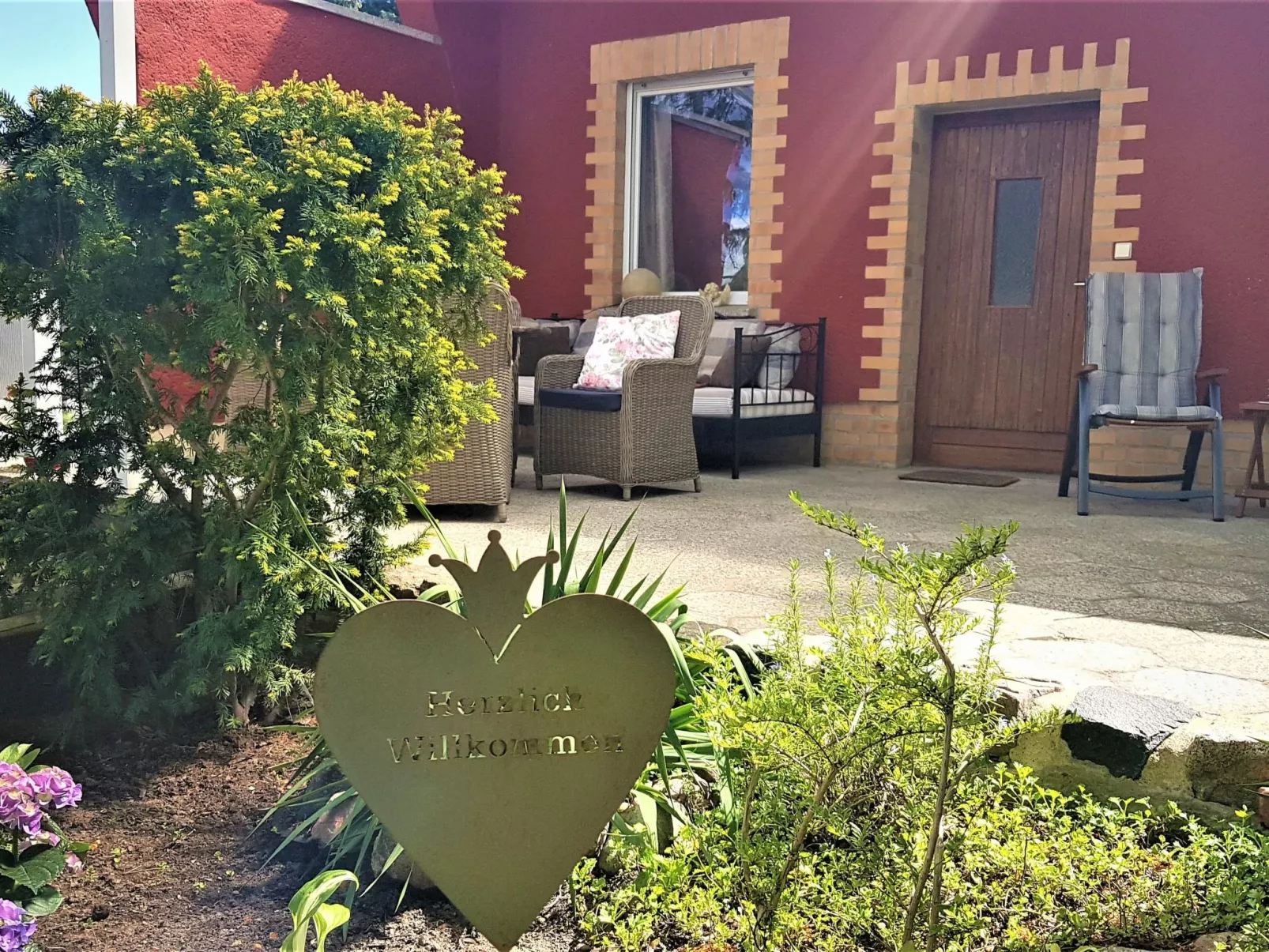 Mit Garten, Grill und Terrasse-Buiten