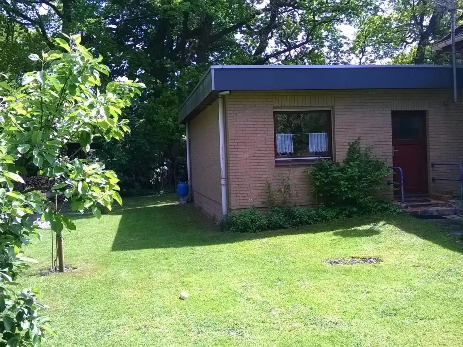Zentrale Ferienwohnung mit Terrasse - Buiten