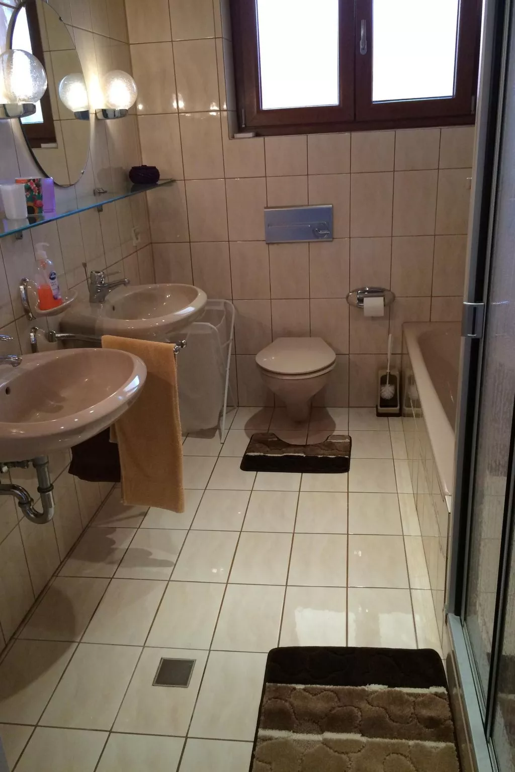 Komplette Villa mit zwei Appartements-Binnen