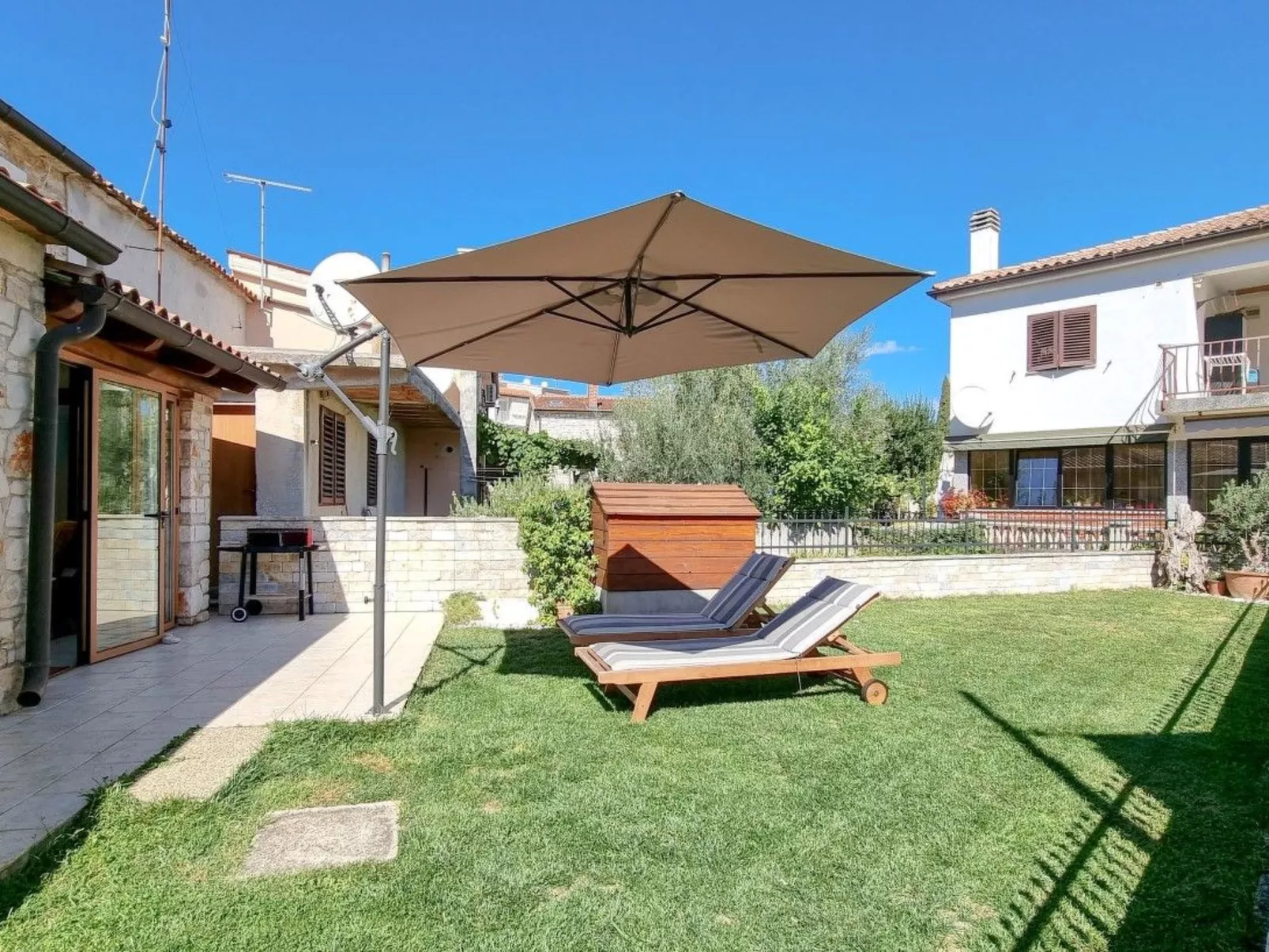 "Ariana" direkt am Strand-Buiten