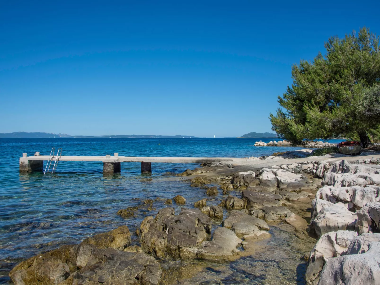 Modernes Ferienhaus Robinson in Dobropoljana-Buiten