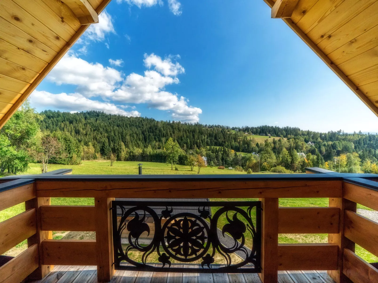 Mit Entspannung im Jacuzzi-Buiten