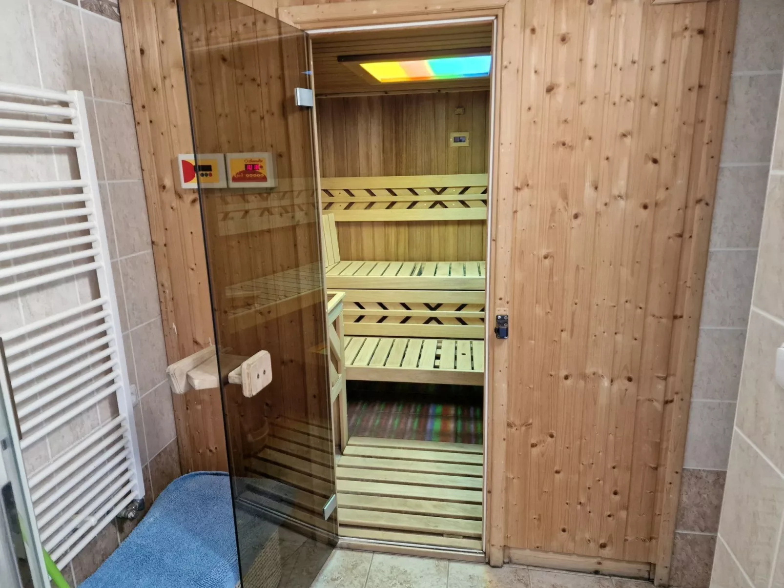 Mit Garten und Pools-Binnen