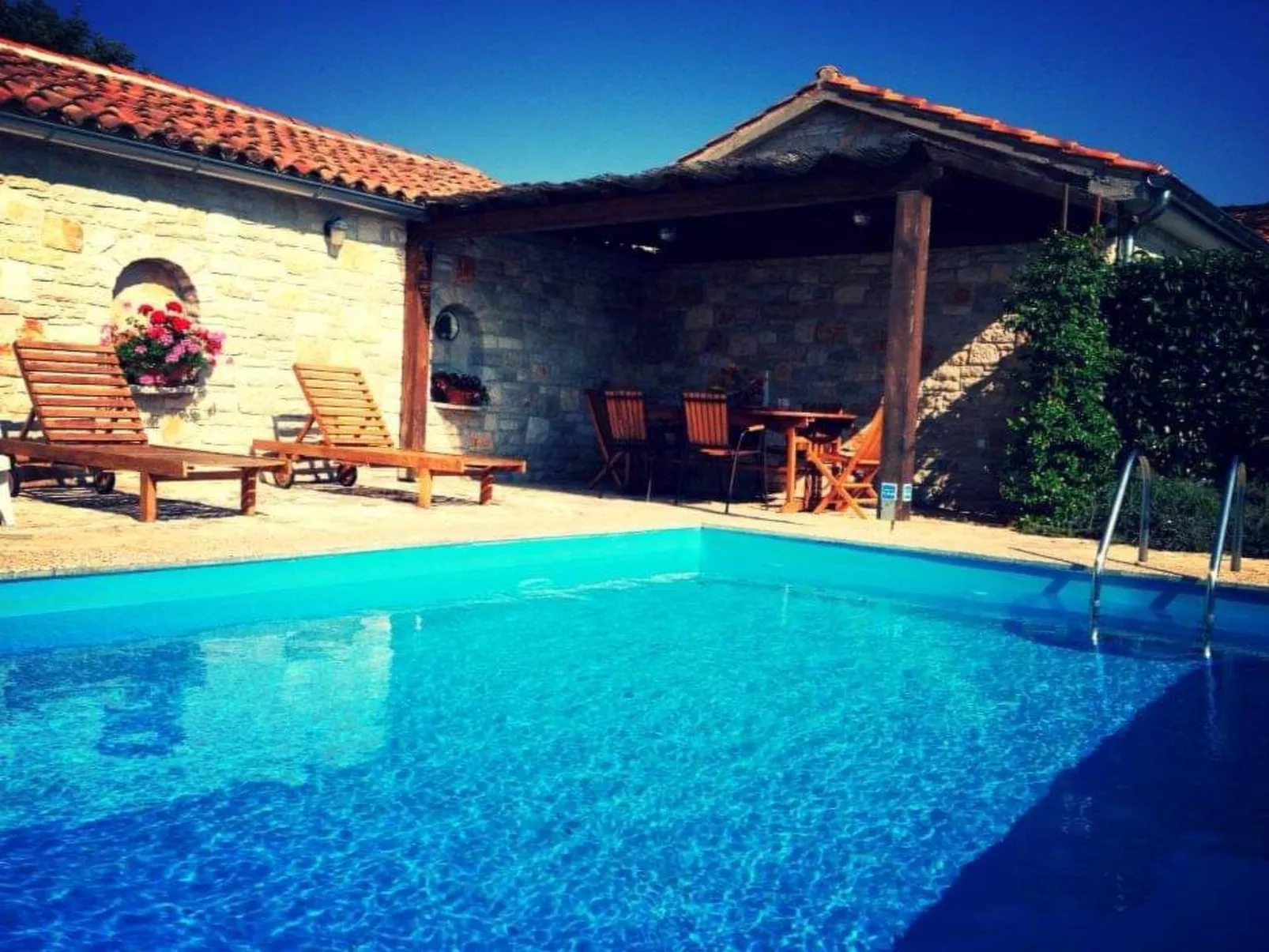 In Radići mit Privatem Pool-Buiten