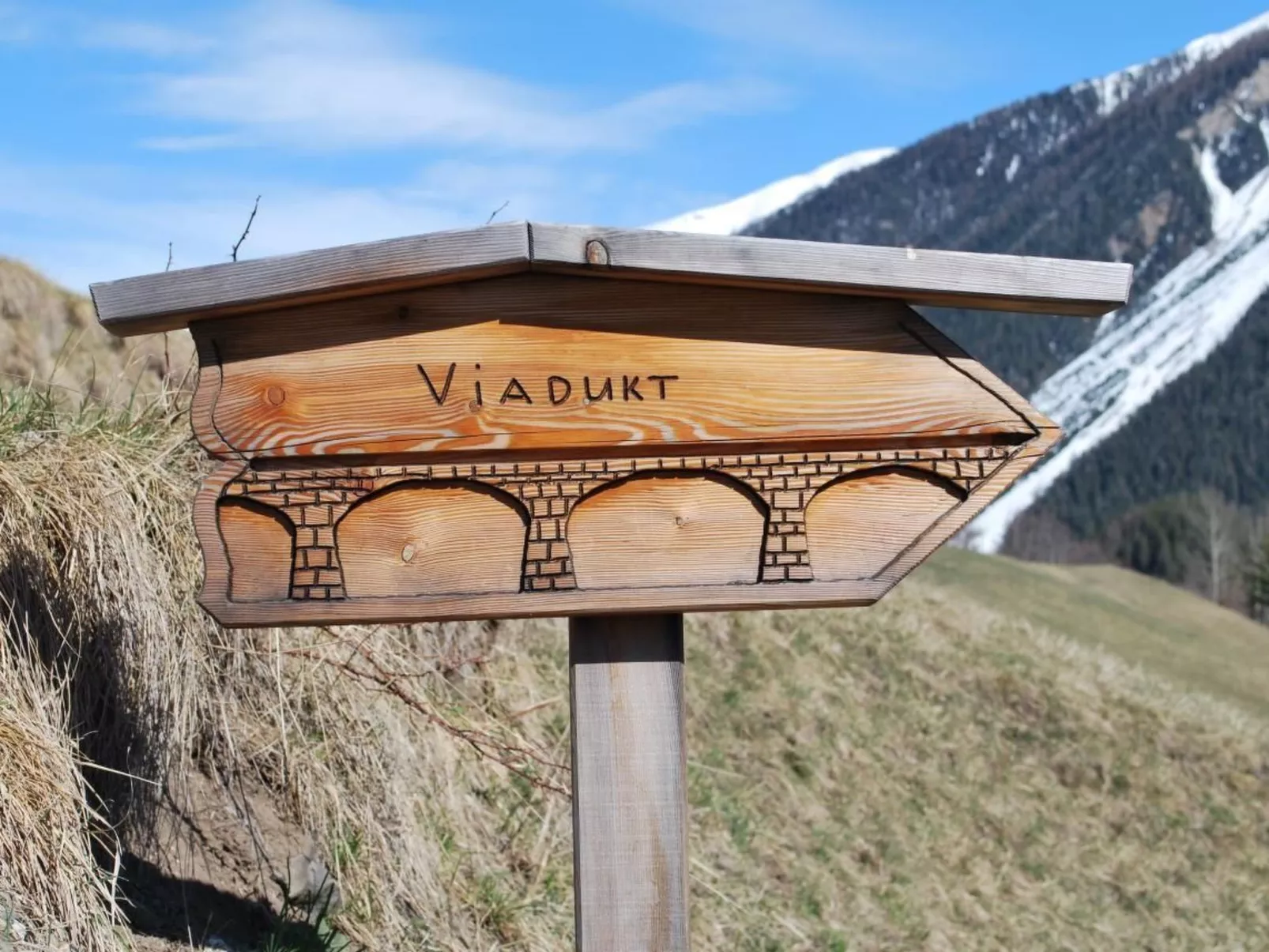 Blick auf herrliche Bergwelt-Image-tags.info