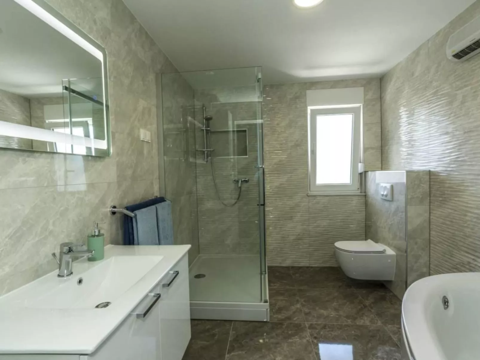 Villa Amaris für 11 Personen und 1 Kind-Binnen