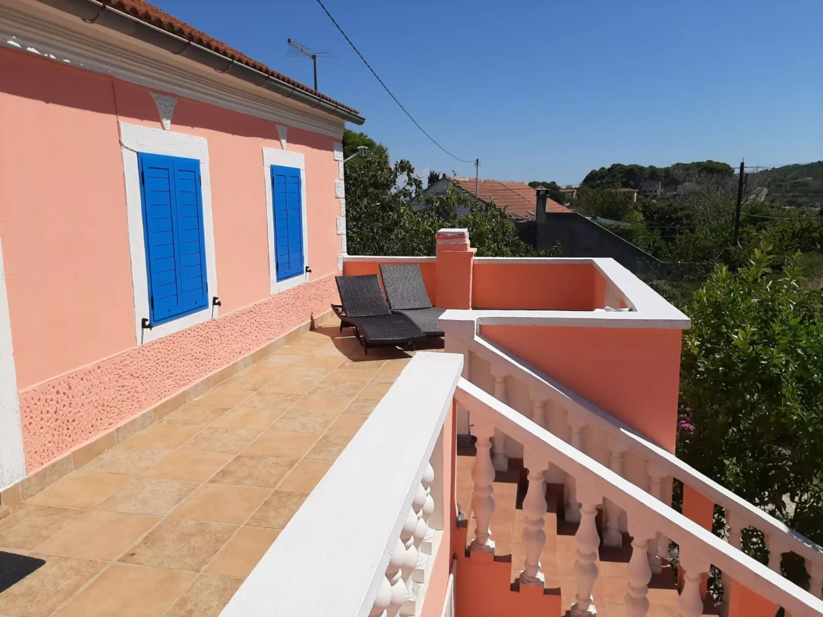 In Dobropoljana mit Freiterrasse-Buiten