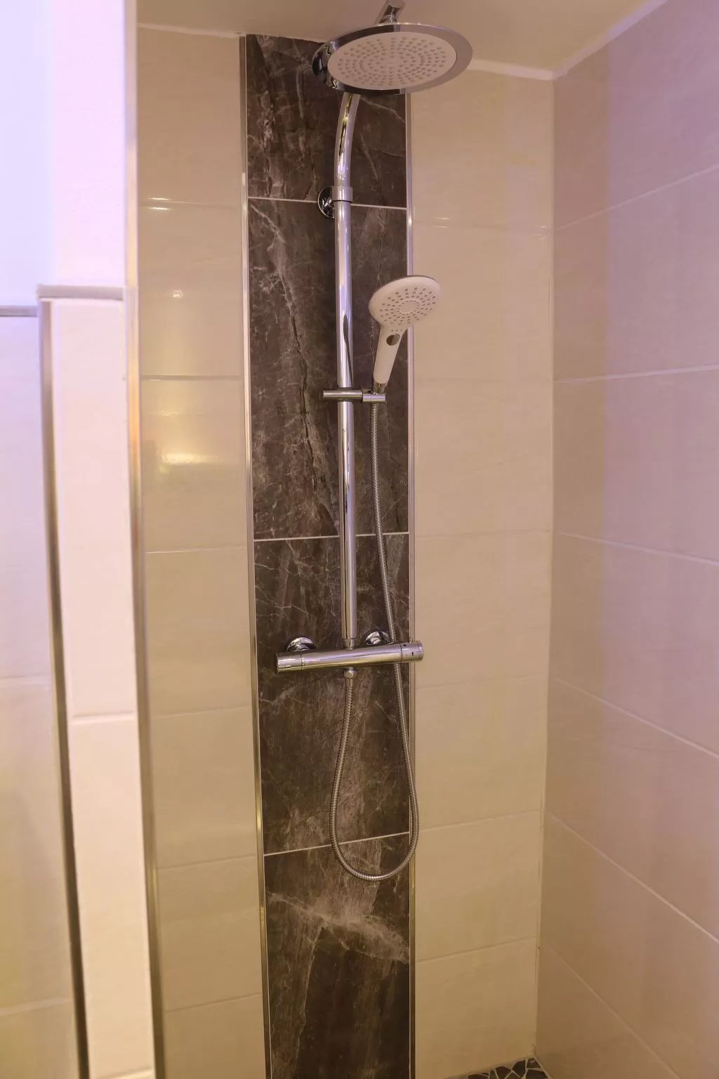 Appartement mit Garten, Grill und Terrasse-Binnen