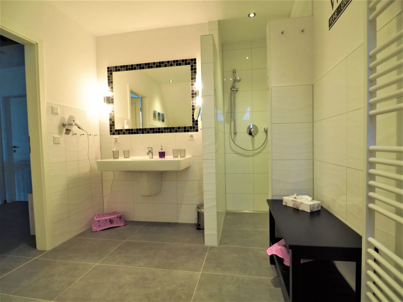 Traumhafte Reetdach-Doppelhaushälfte mit Garten-Image-tags.info