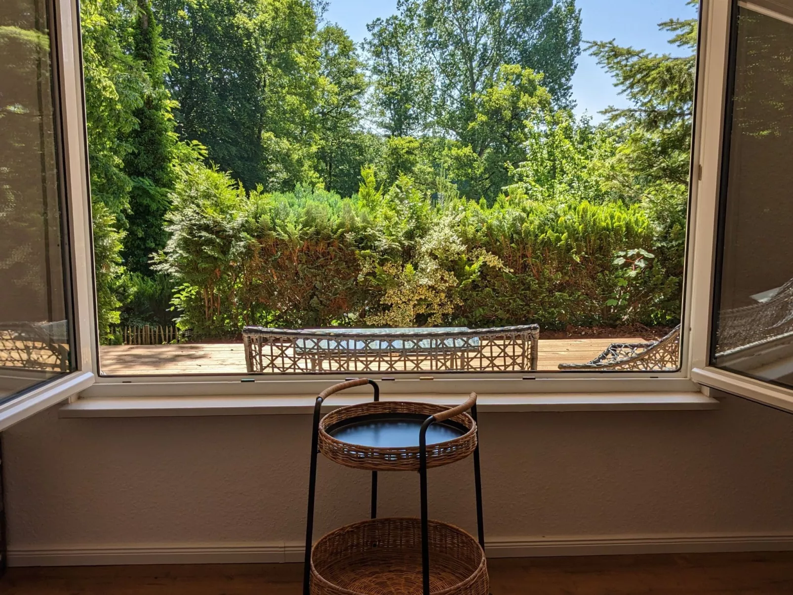 In Süd-Waldhanglage mit tollem Seeblick-Binnen