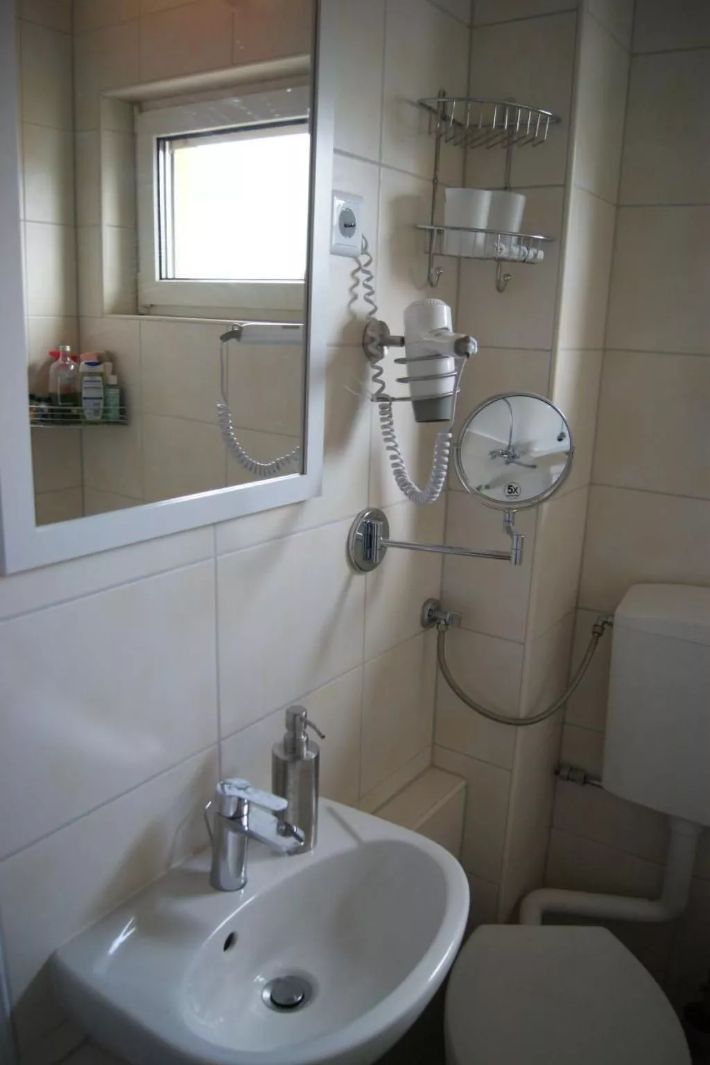 Kleine Dachwohnung-Binnen