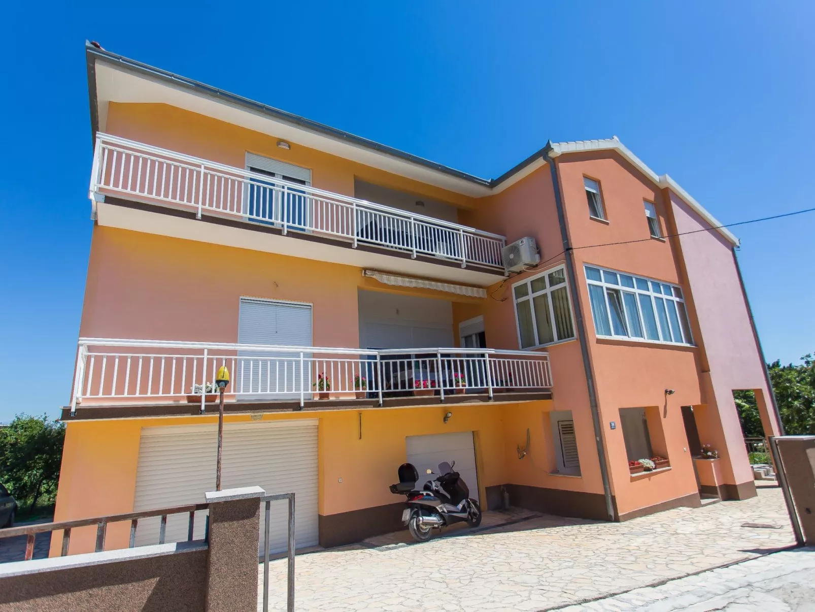 Moderne Meerblick ap.1 mit Pool und Terrasse bbq in der Nähe von Split Trogir-Buiten