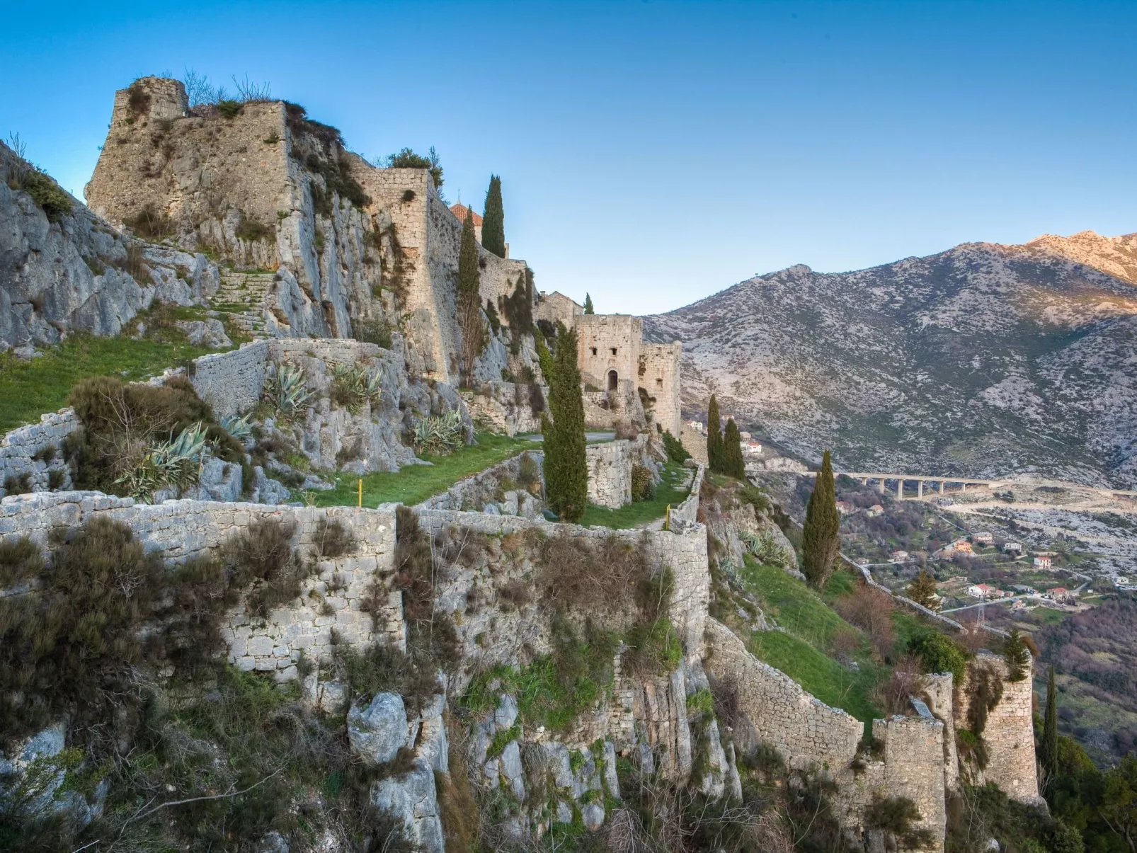 In Dugopolje mit Beheiztem Pool-Buiten