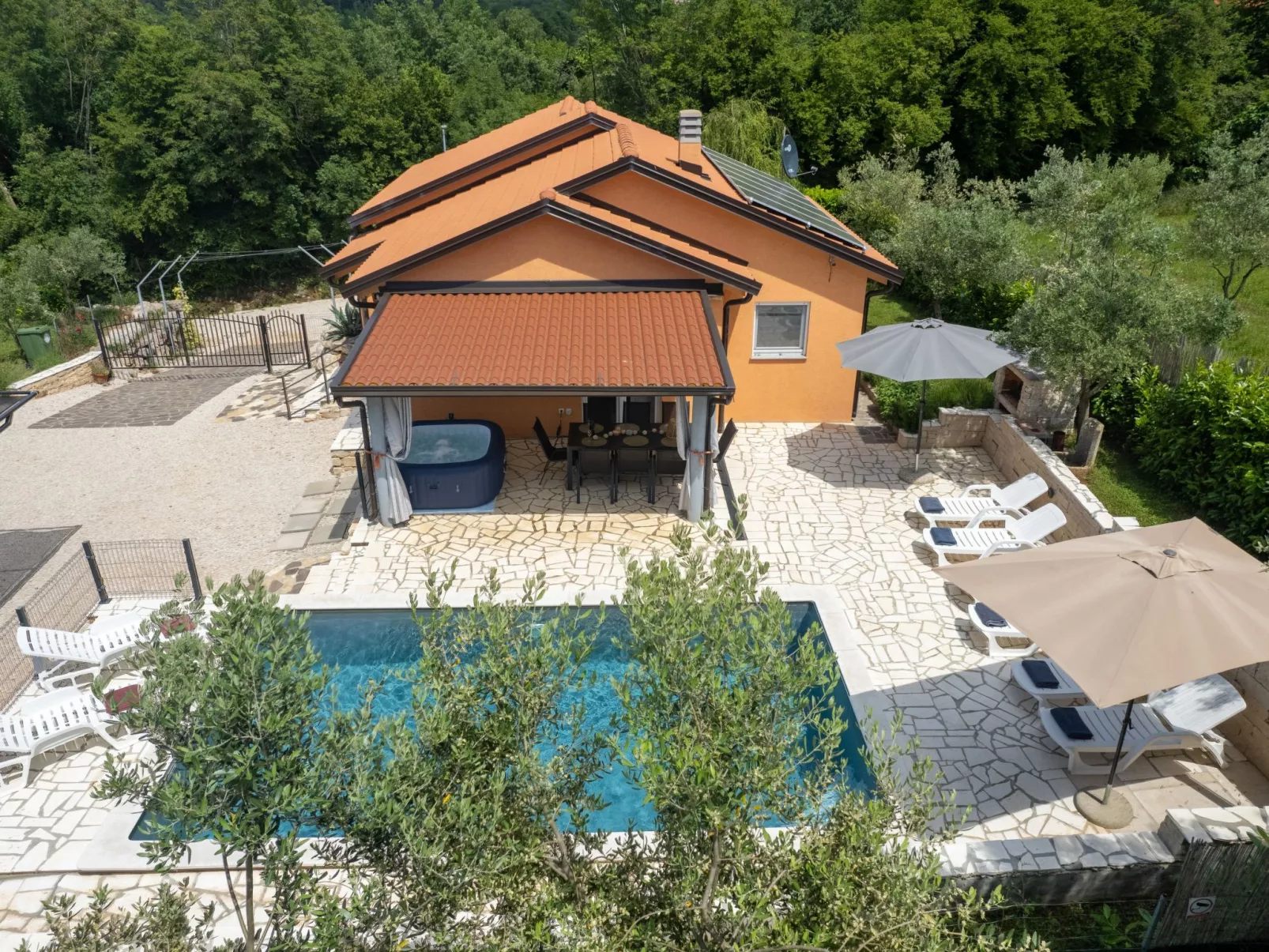 Villa Pendolina mit privatem Pool und Jacuzzi-Buiten