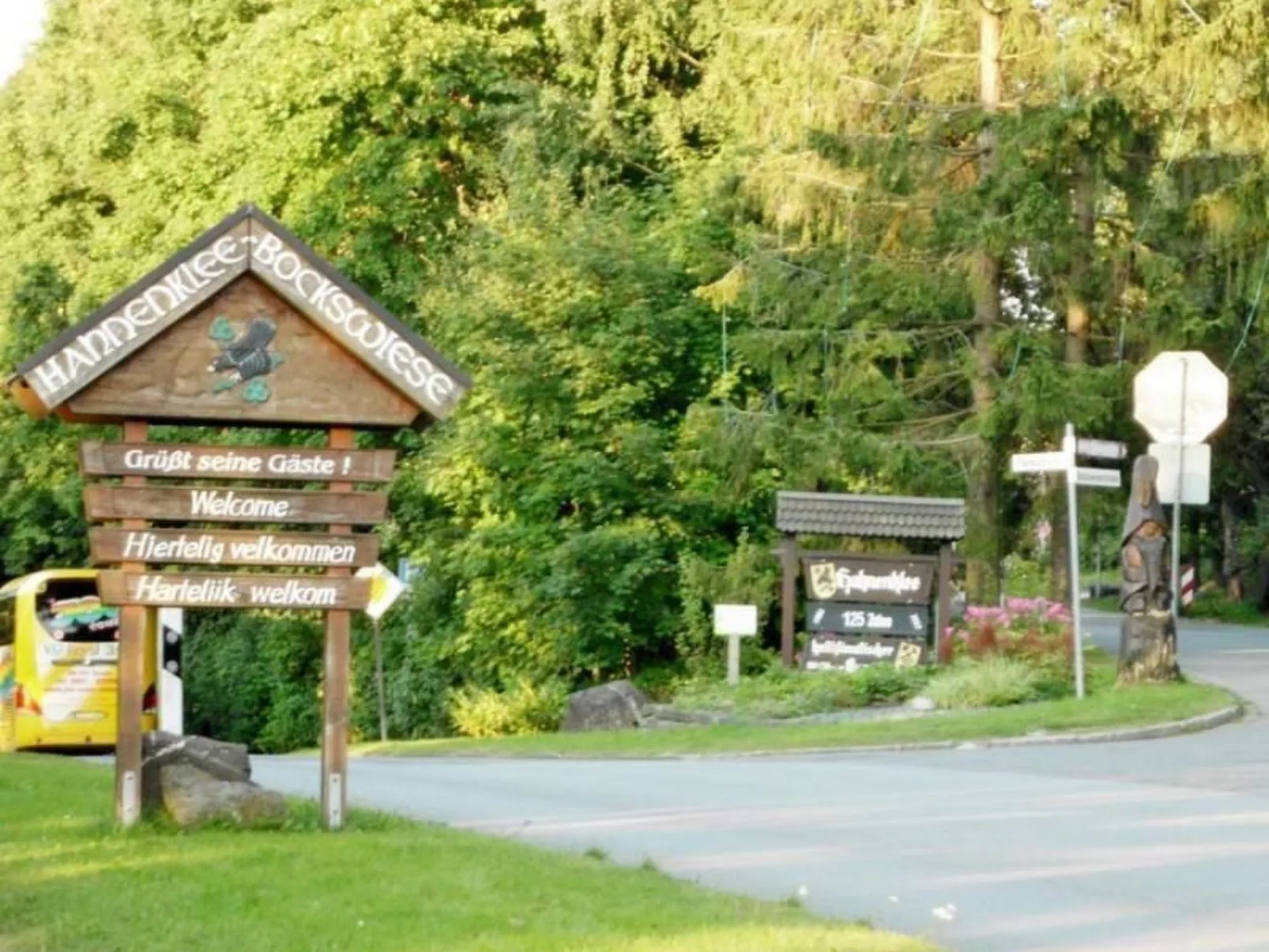 Premium-Ferienwohnung mit Balkon und Bergblick-Buiten