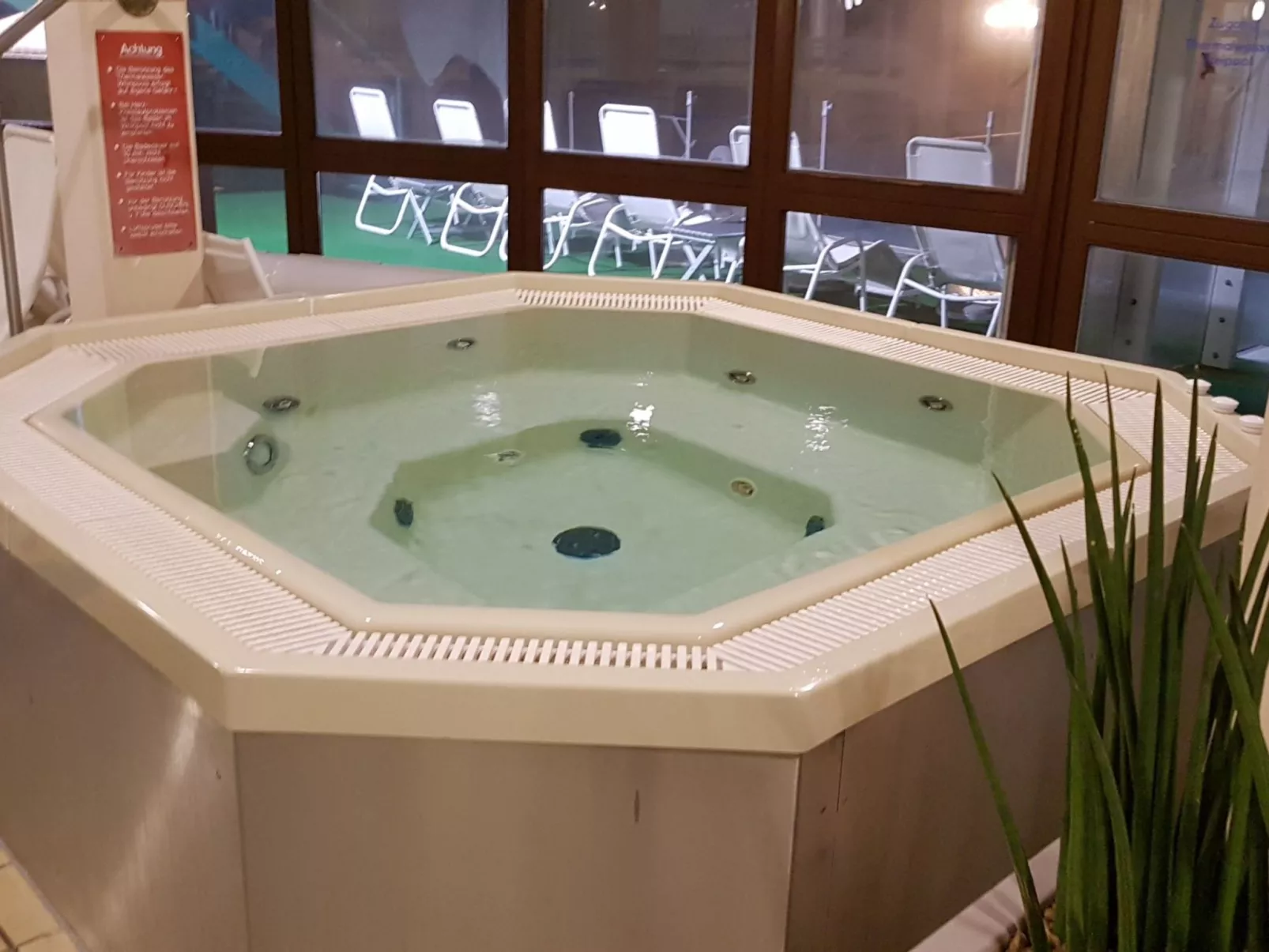 Mit Gemeinschaftspool und Terrasse-Binnen