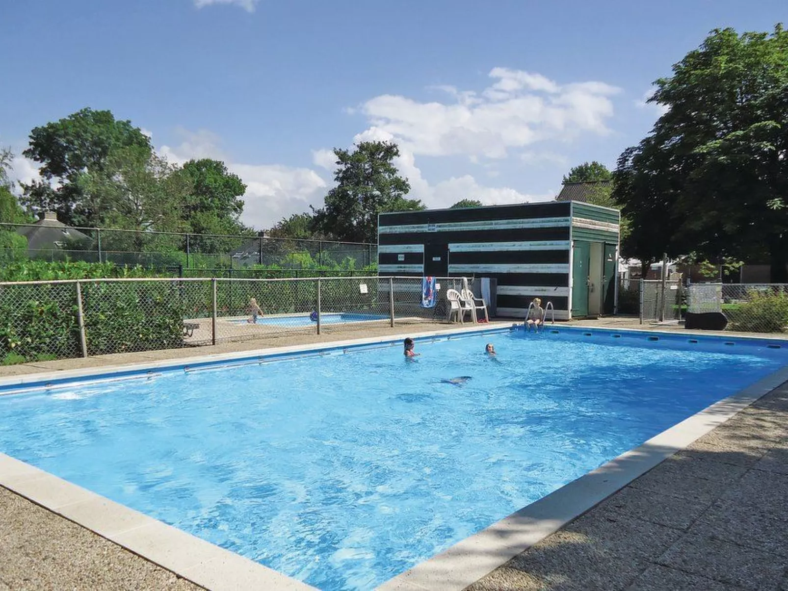 Mit privatem Garten und Terrasse-Buiten