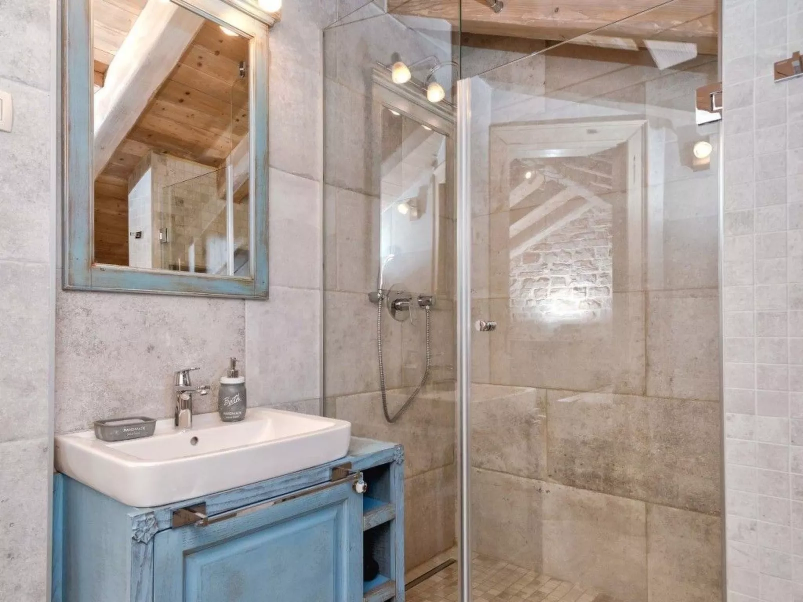 Villa Aristea bestehend aus drei Häusern-Binnen