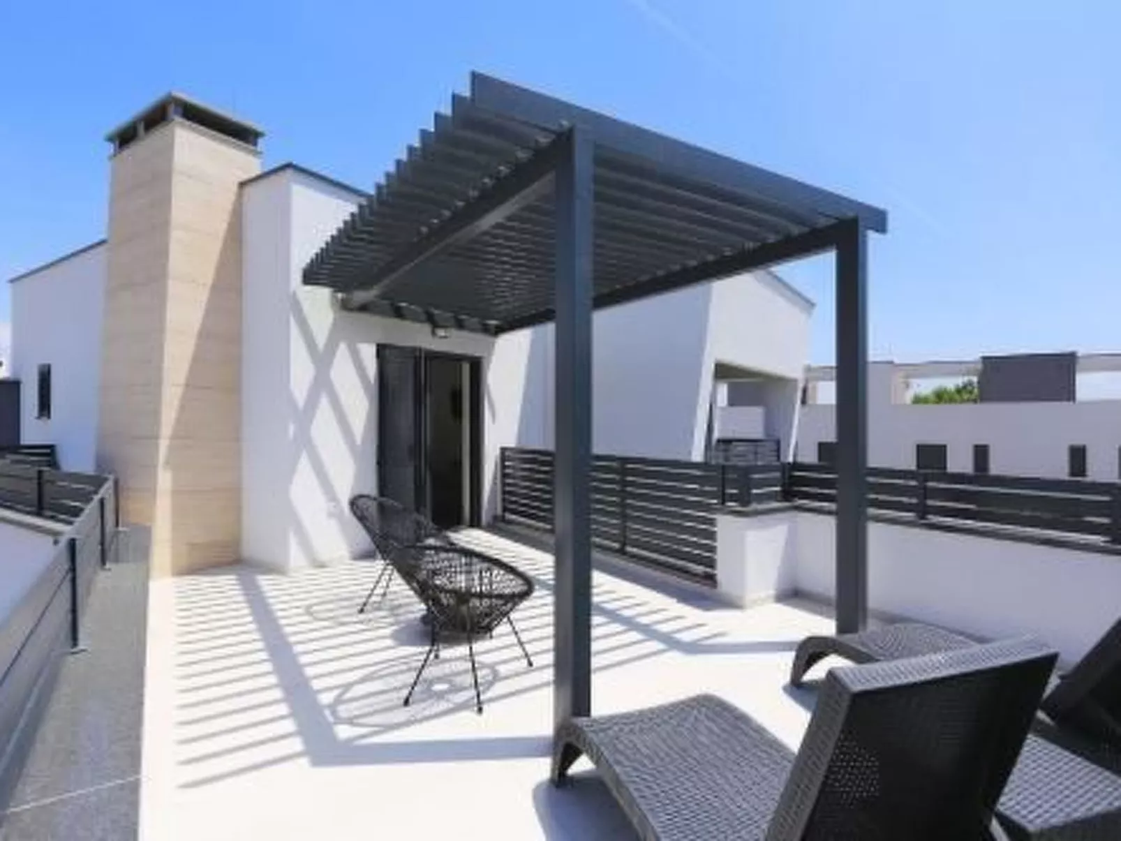 Villa Petra mit beheiztem Pool und Sauna-Buiten