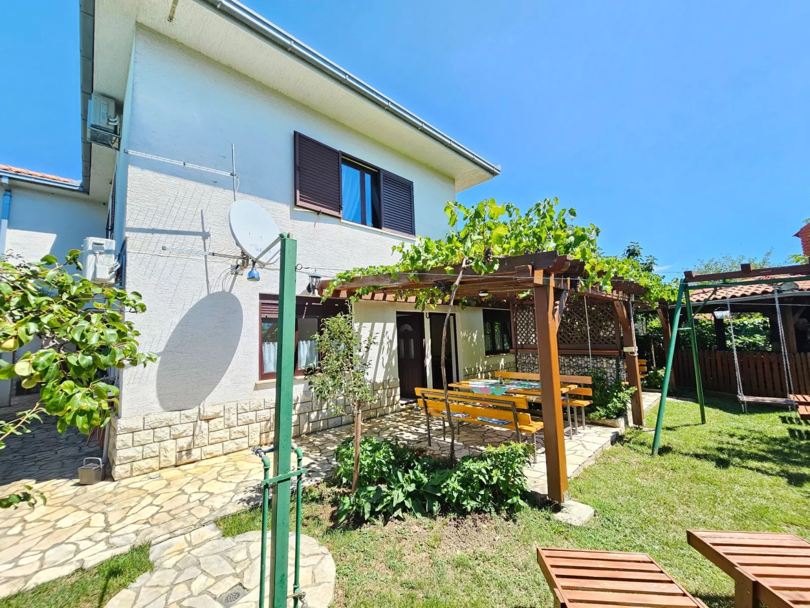 In Novi Vinodolski mit Grill, Garten und Terrasse-Buiten