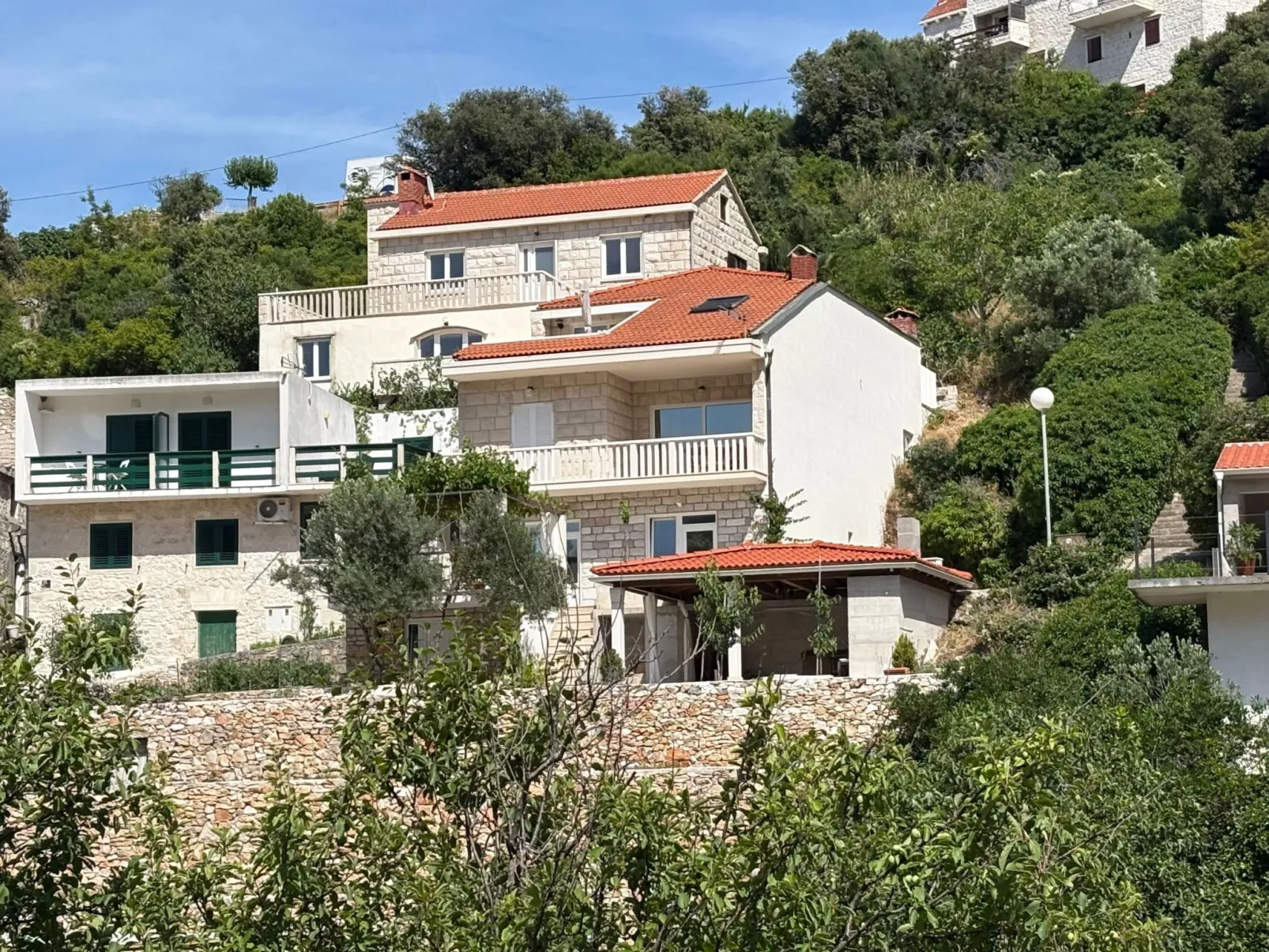 Wohnung in Povlja mit privatem Parkplatz-Buiten