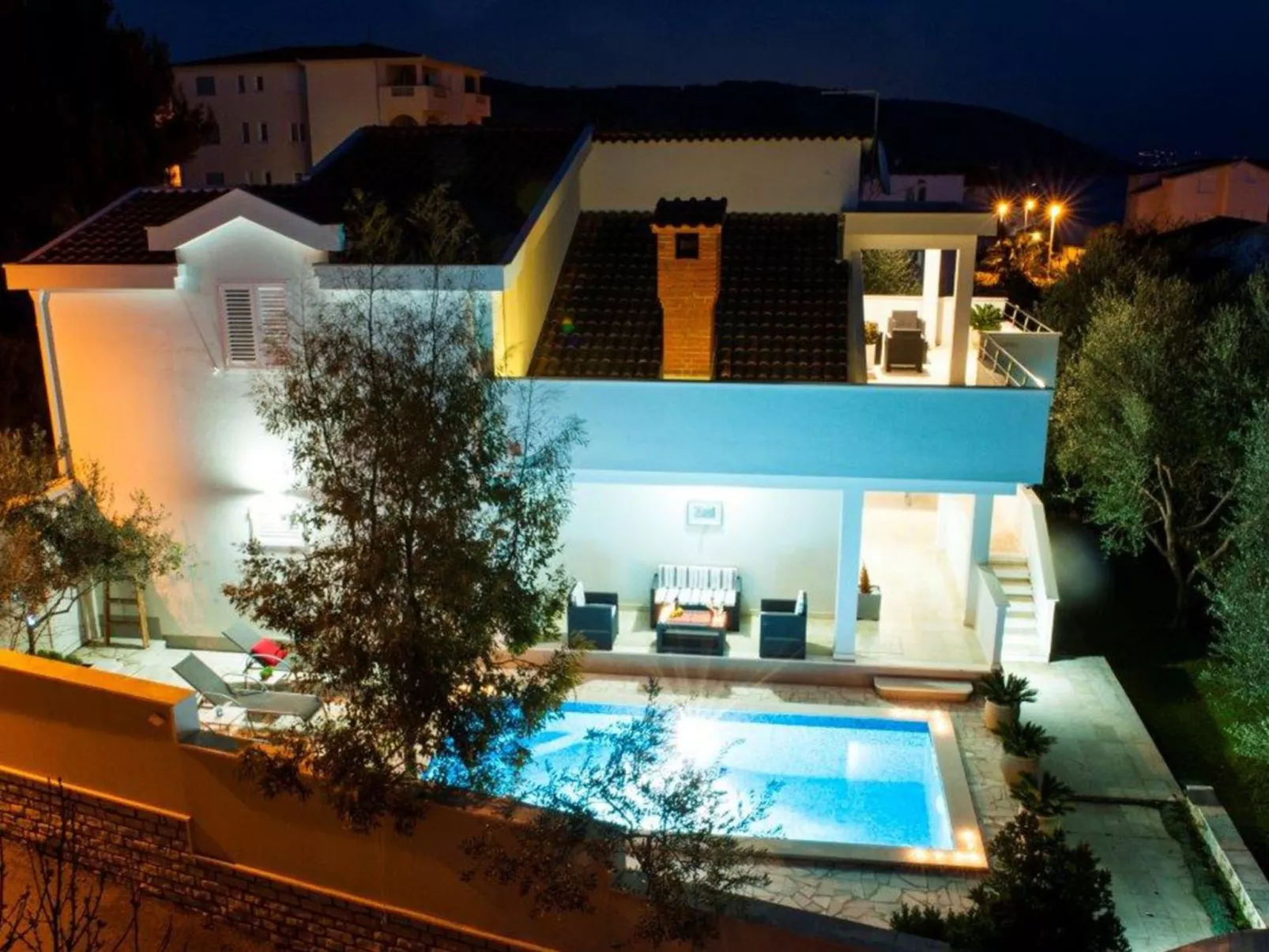 Charmante Villa Layla mit Meerblick und Pool-Buiten