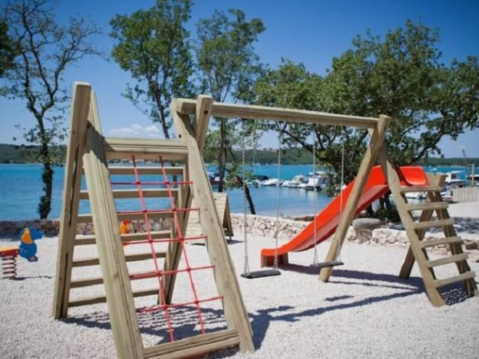 Große Wohnung in Klimno mit Möbliertem Balkon-Buiten