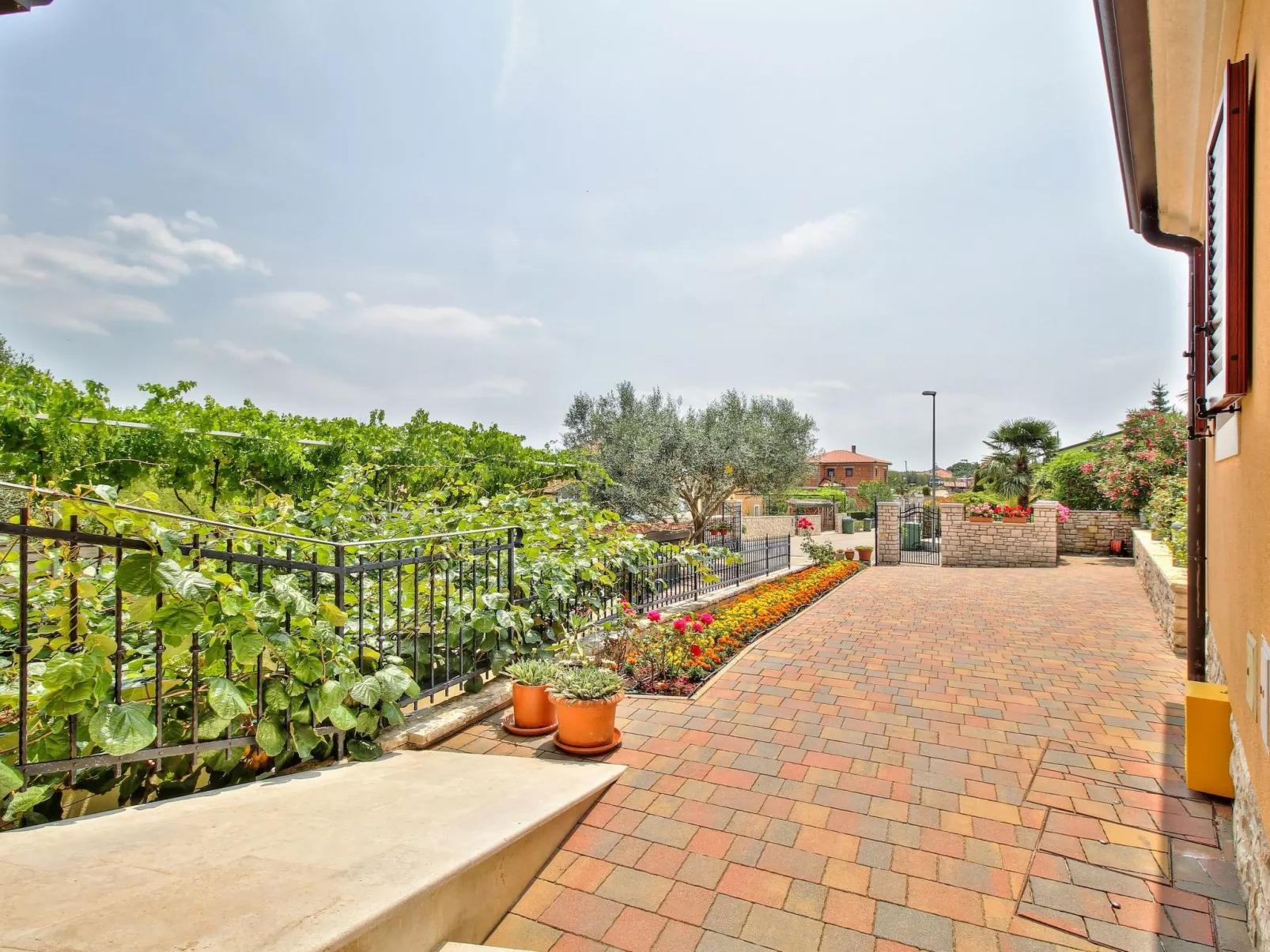 Schöne Ferienvilla Morena mit Pool-Buiten