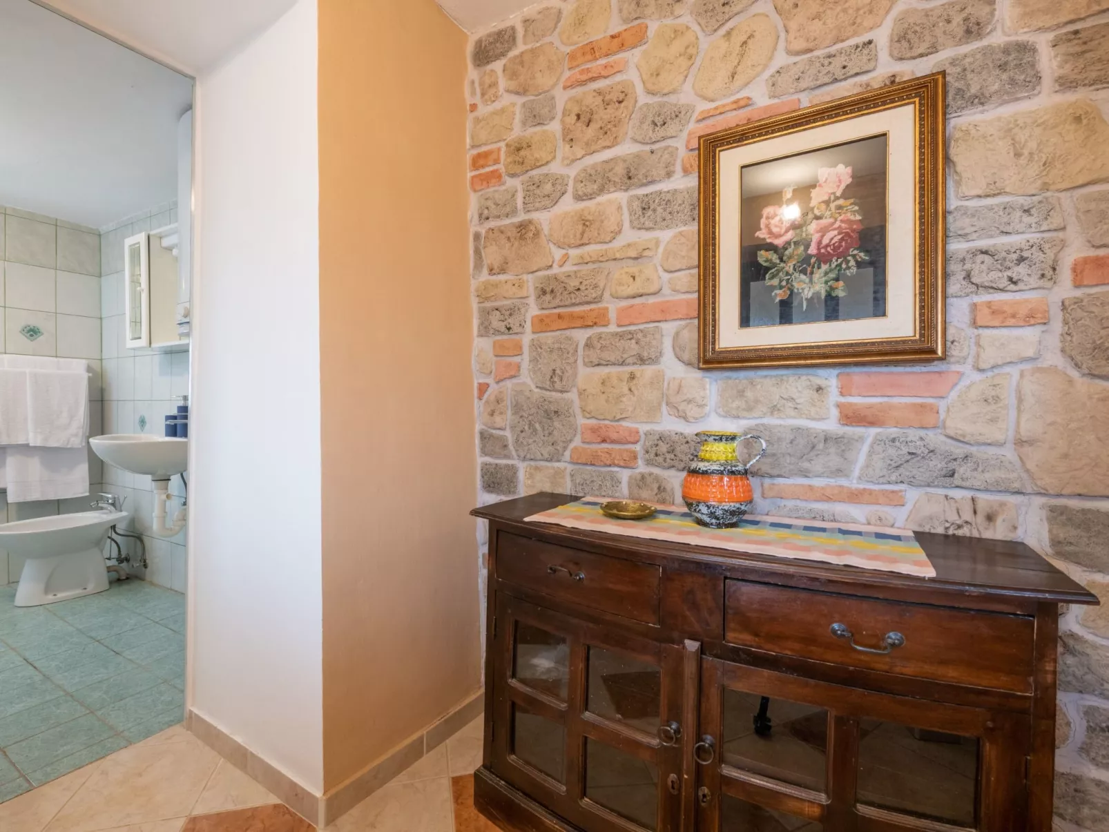 Studio apartment Larca-Image-tags.info