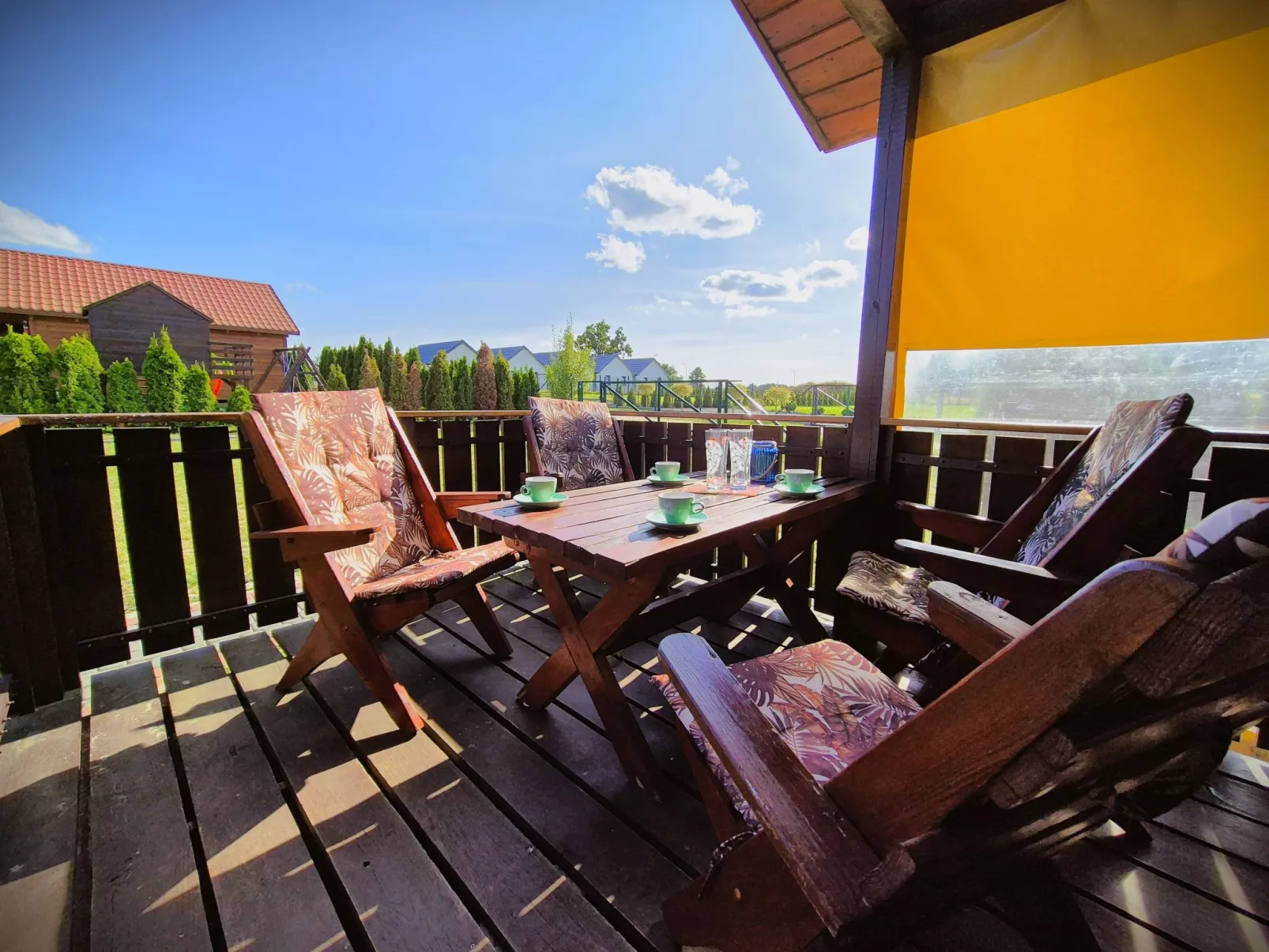 Mit gemeinschaftlichem Pool-Buiten