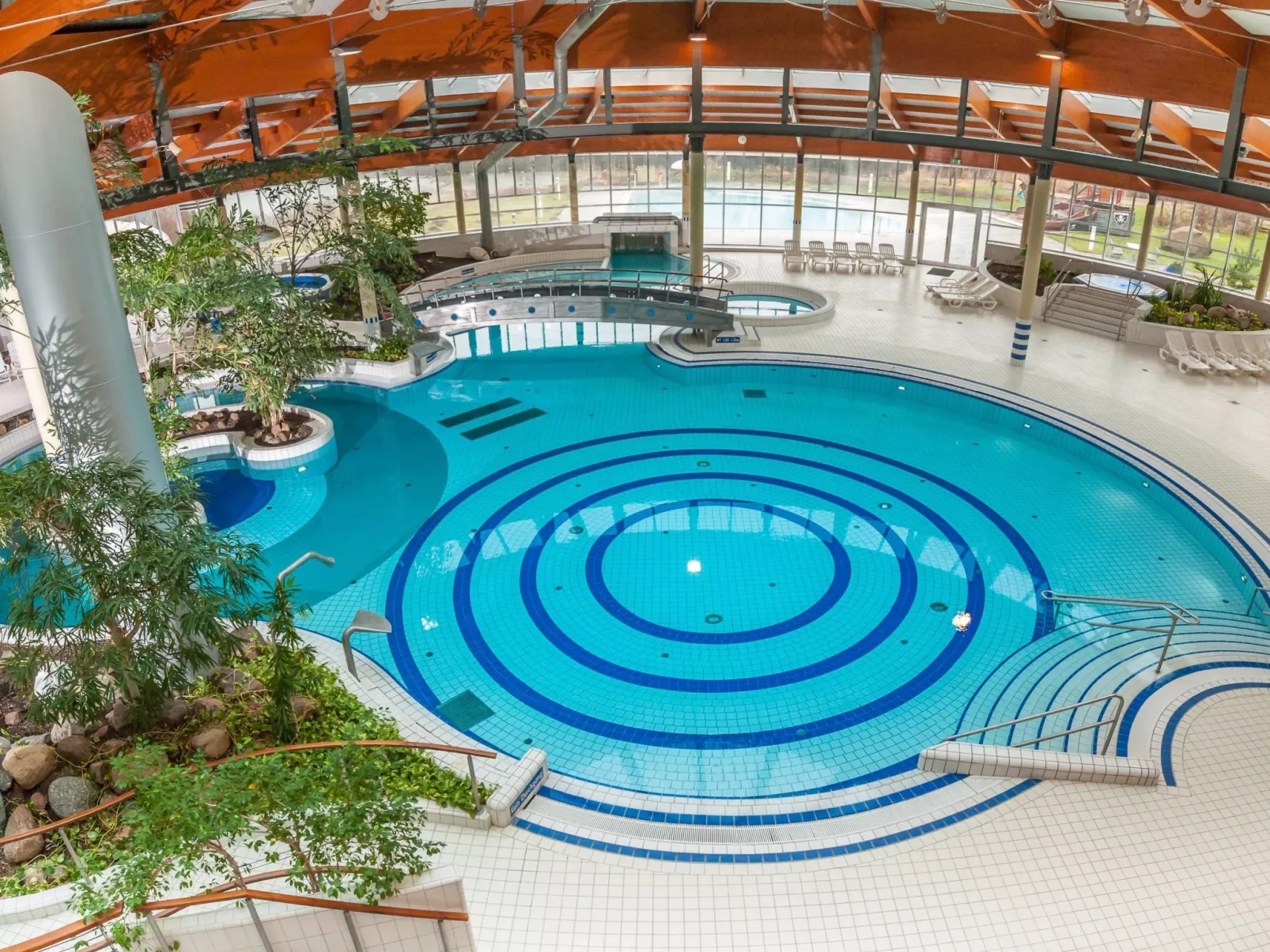 Mit Sauna und Schwimmbadnutzung-Buiten