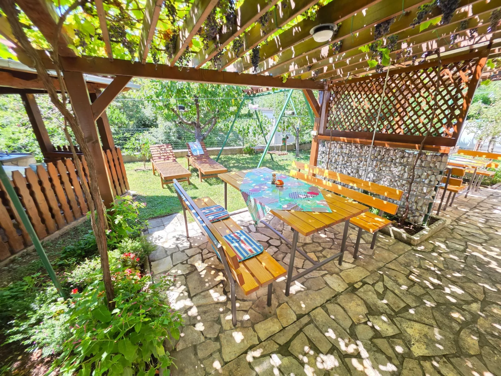 In Novi Vinodolski mit Grill, Terrasse und Garten-Buiten