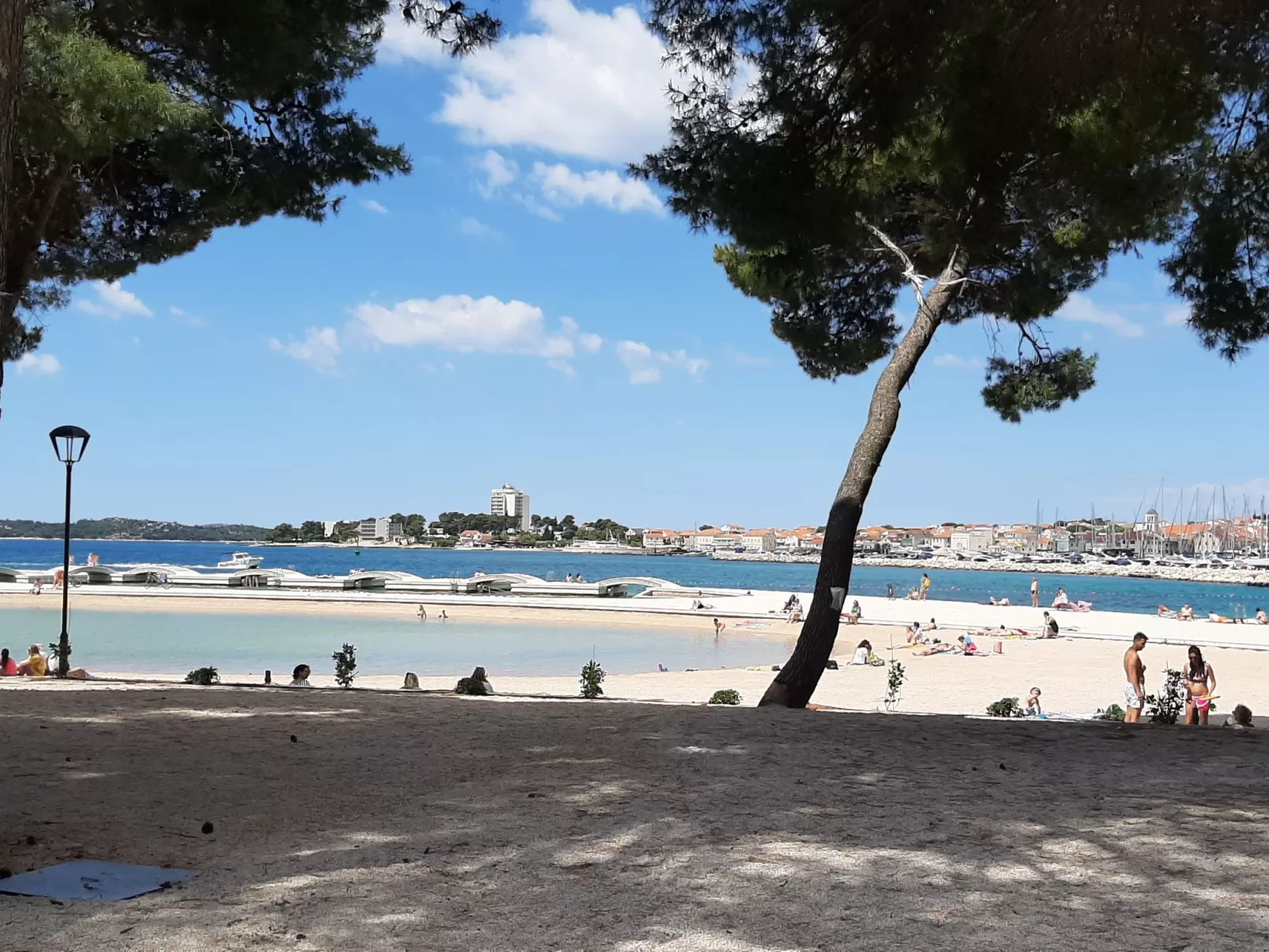 Gemütliches Apartment mit Balkon-Buiten