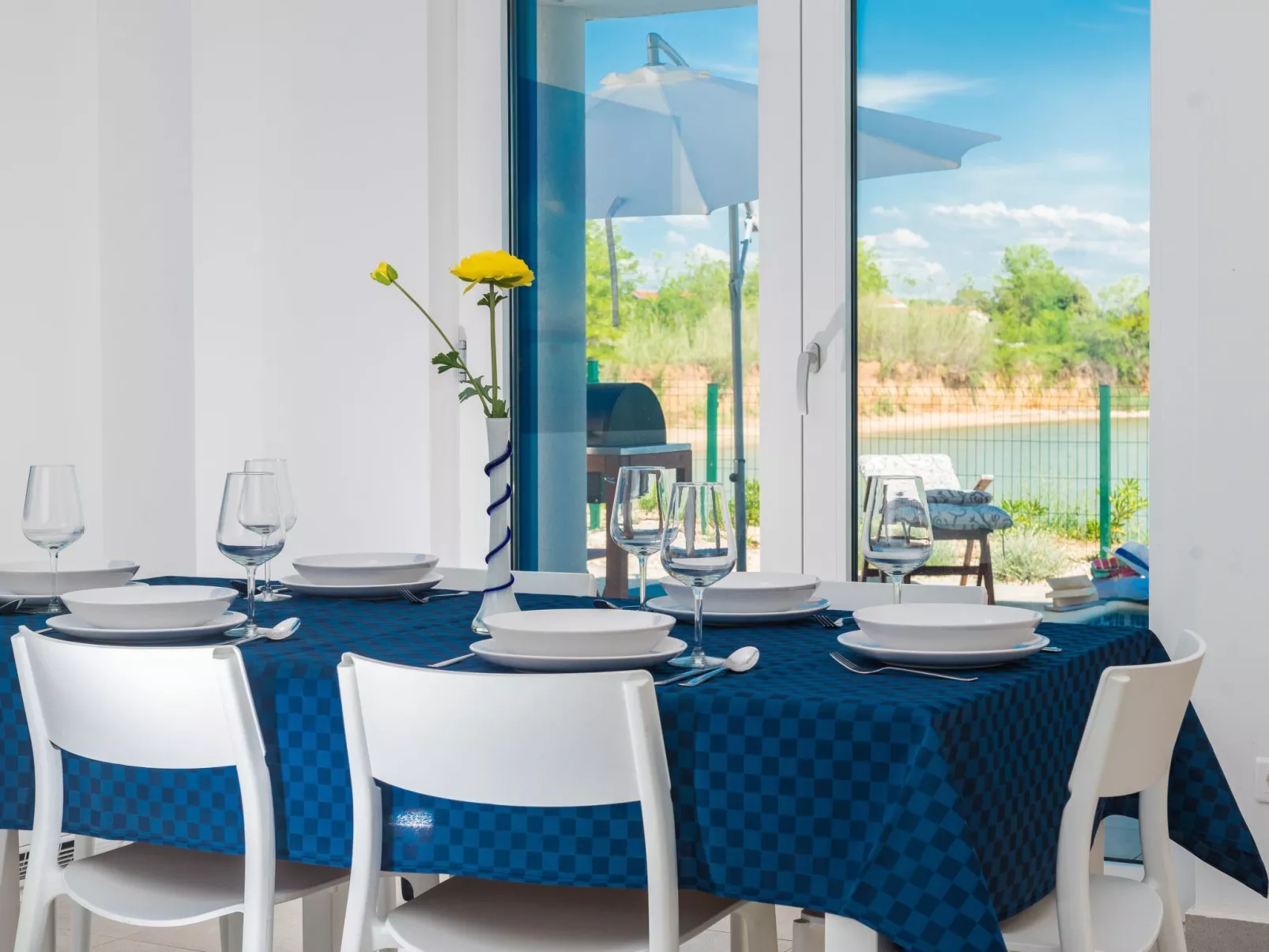 Strandvilla "Miri Olive" mit beheiztem Pool-Buiten