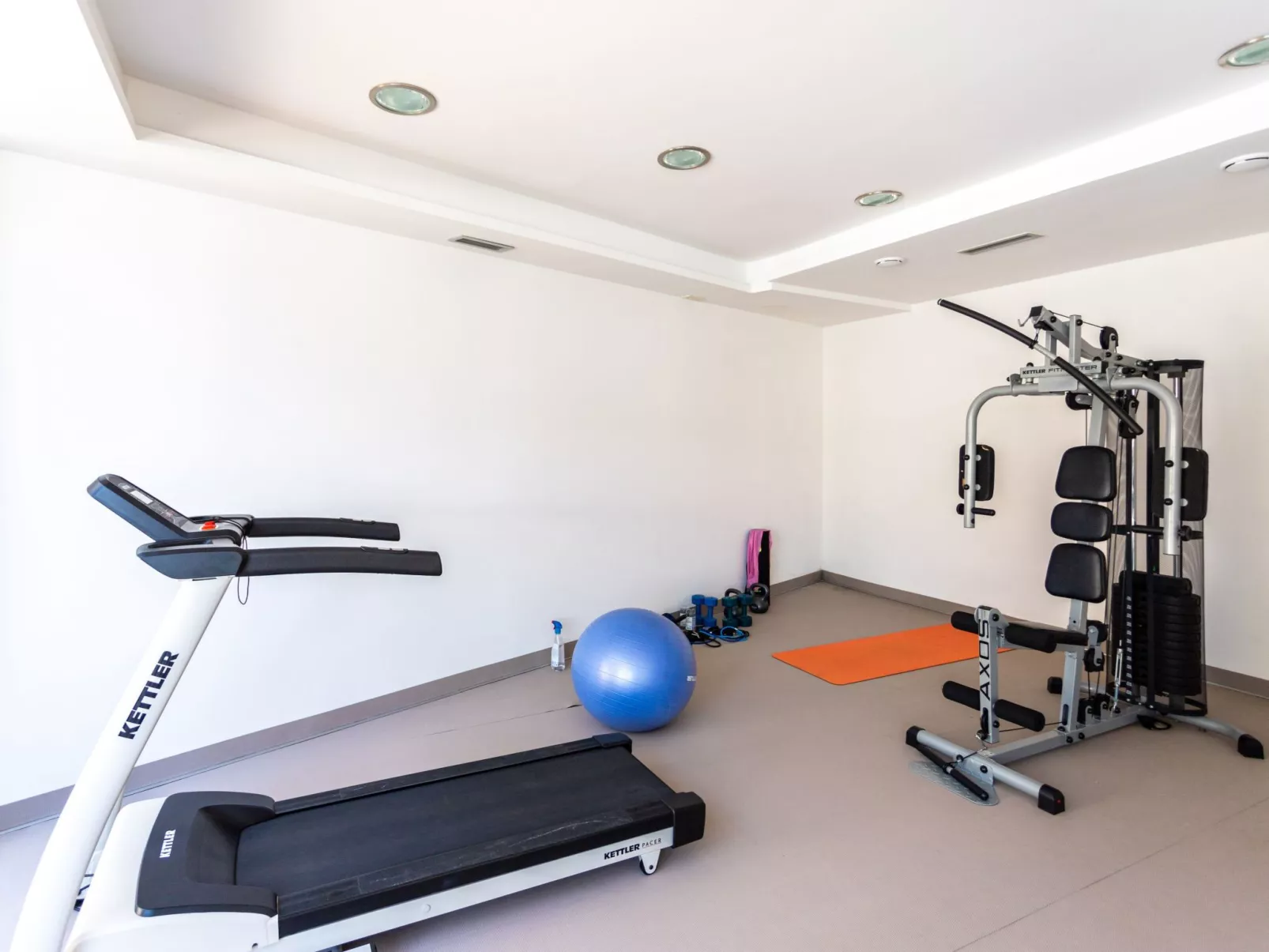 Große Ferienwohnung mit Pool, Garten und Terrasse-Binnen