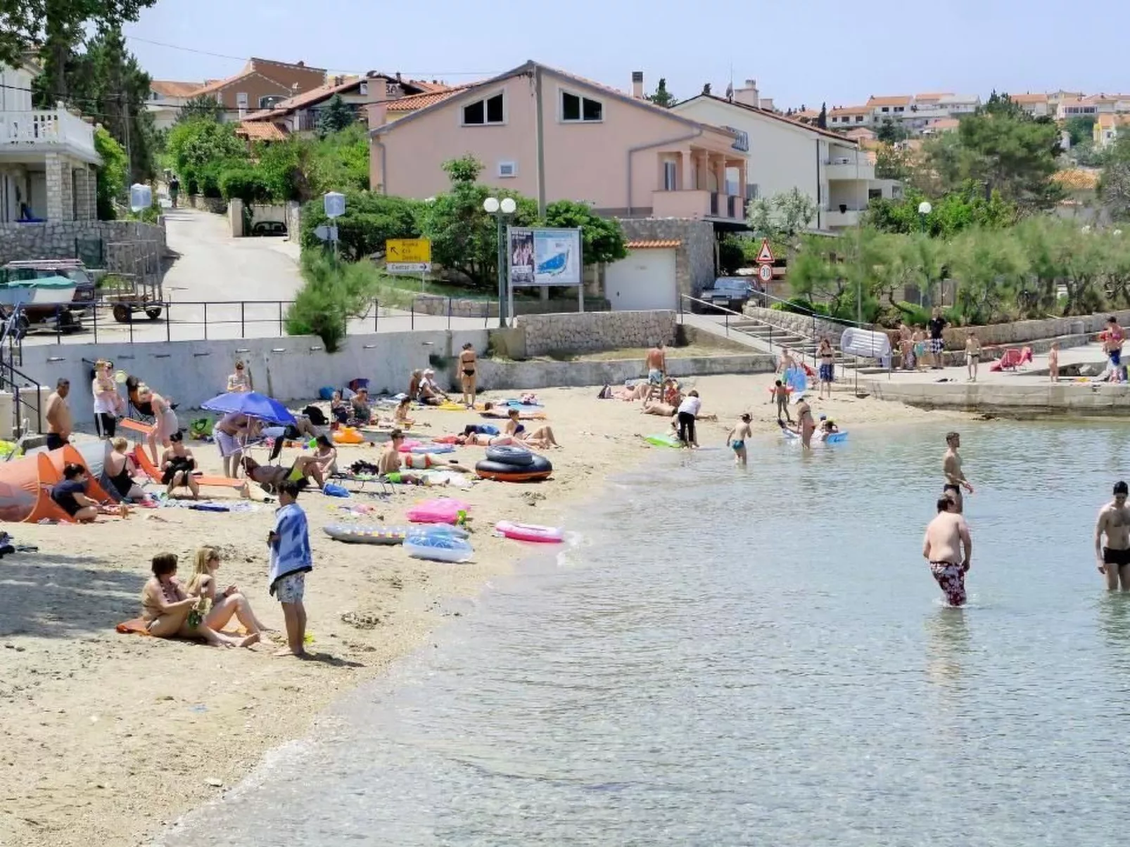 Wohnung in Šilo mit privatem Parkplatz-Buiten