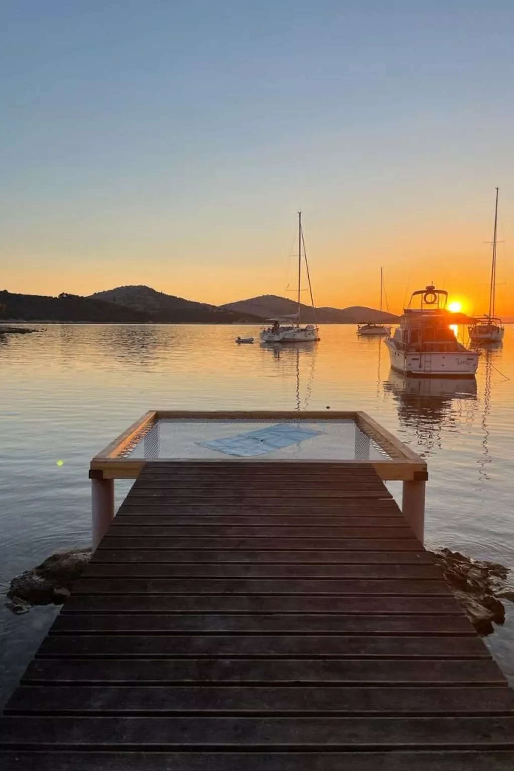 Strandhaus Hela - Ferienanlage Bain, Žut - Kornati-Buiten