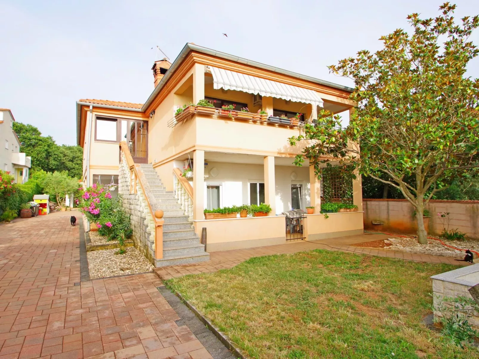 Angenehme Wohnung in Valbandon, Privatparkplatz-Buiten