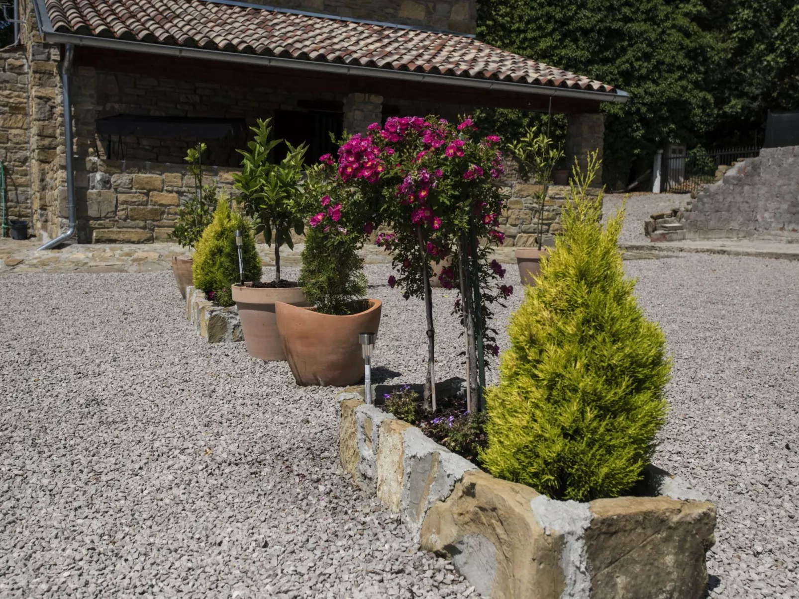 Mit eigenem Pool-Buiten