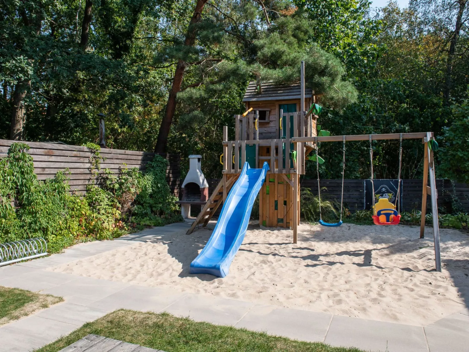 Mit privater Terrasse-Buiten