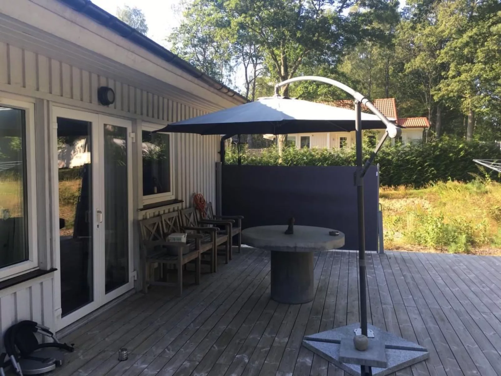 Mit Terrasse, Grill und Garten-Buiten