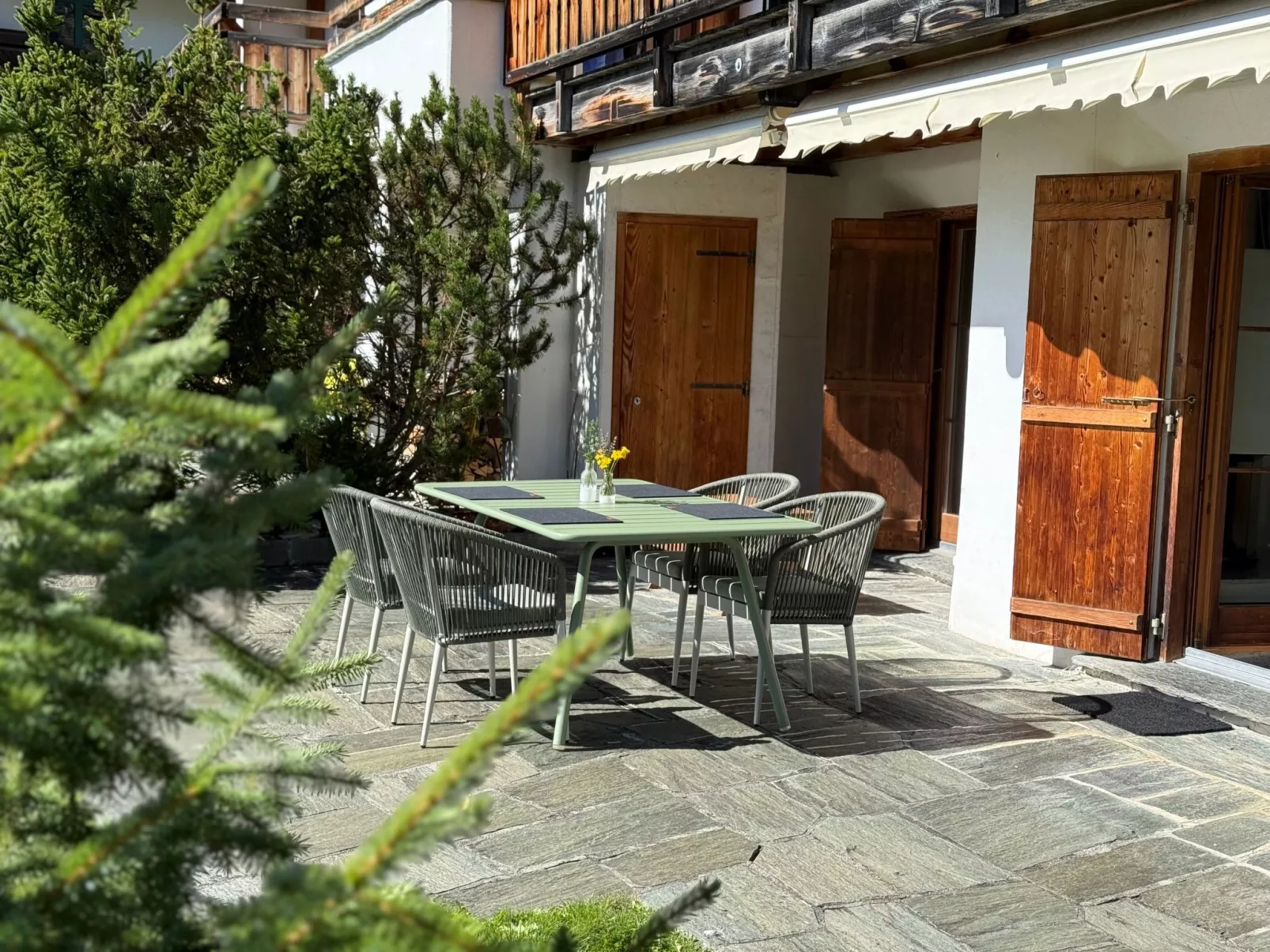 Familienfreundliche und gemütliche 3.5 Wohnung mit Garten-Buiten